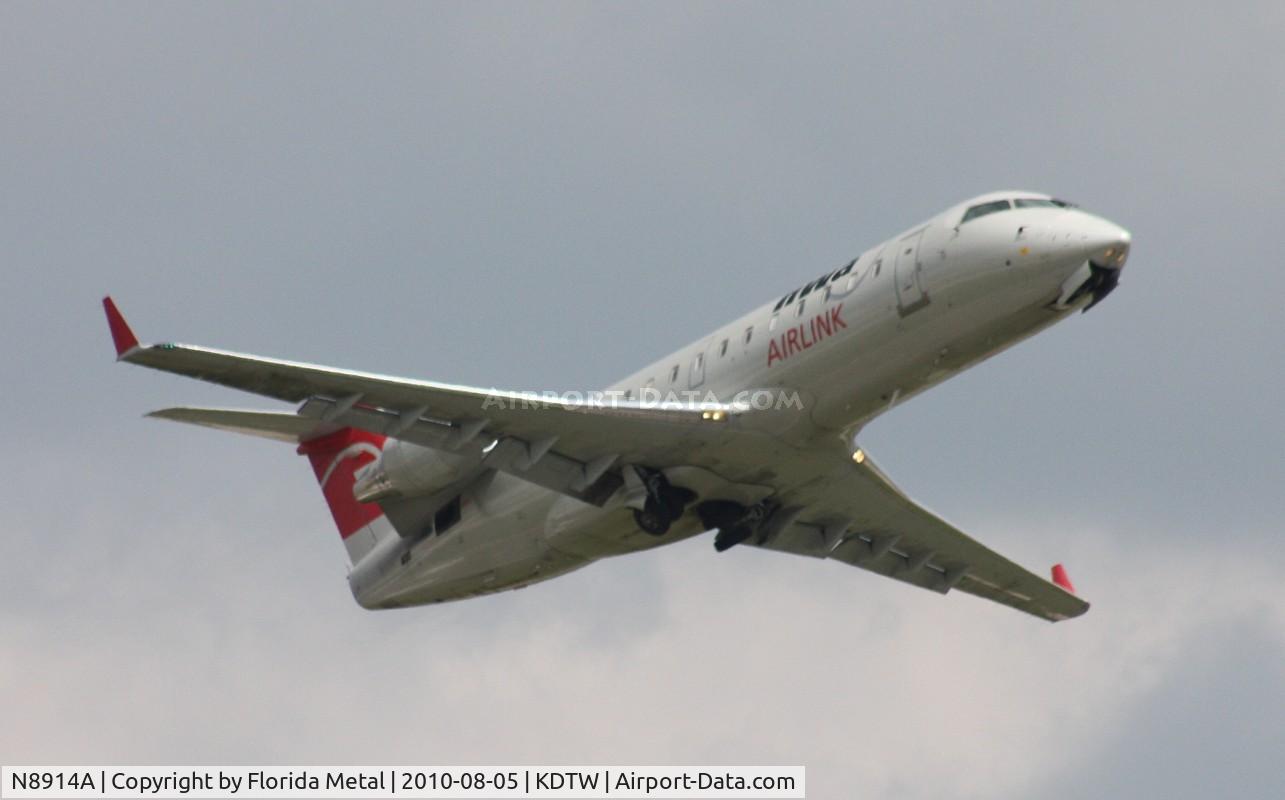 N8914A, 2004 Bombardier CRJ-200 (CL-600-2B19) C/N 7914, DTW Spotting 2010