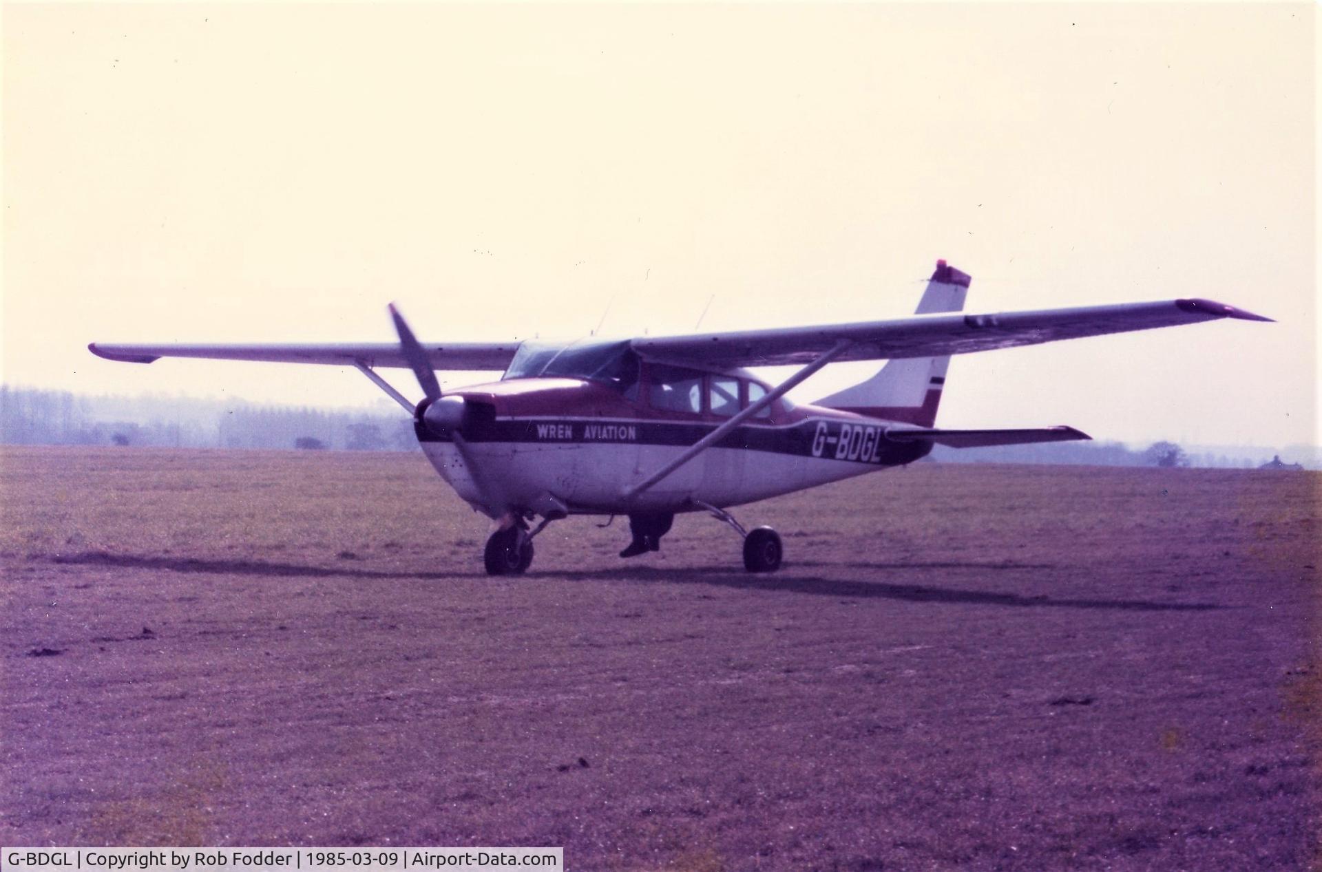 G-BDGL, 1965 Cessna U206 Super Skywagon C/N U206-0356, Parachute drop at Skybird Parachute School, nr Reading.