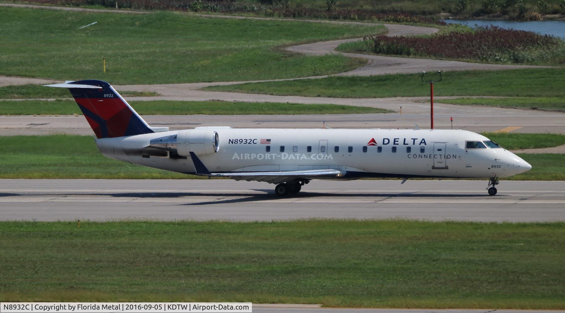 N8932C, 2004 Bombardier CRJ-200 (CL-600-2B19) C/N 7932, DTW spotting 2016