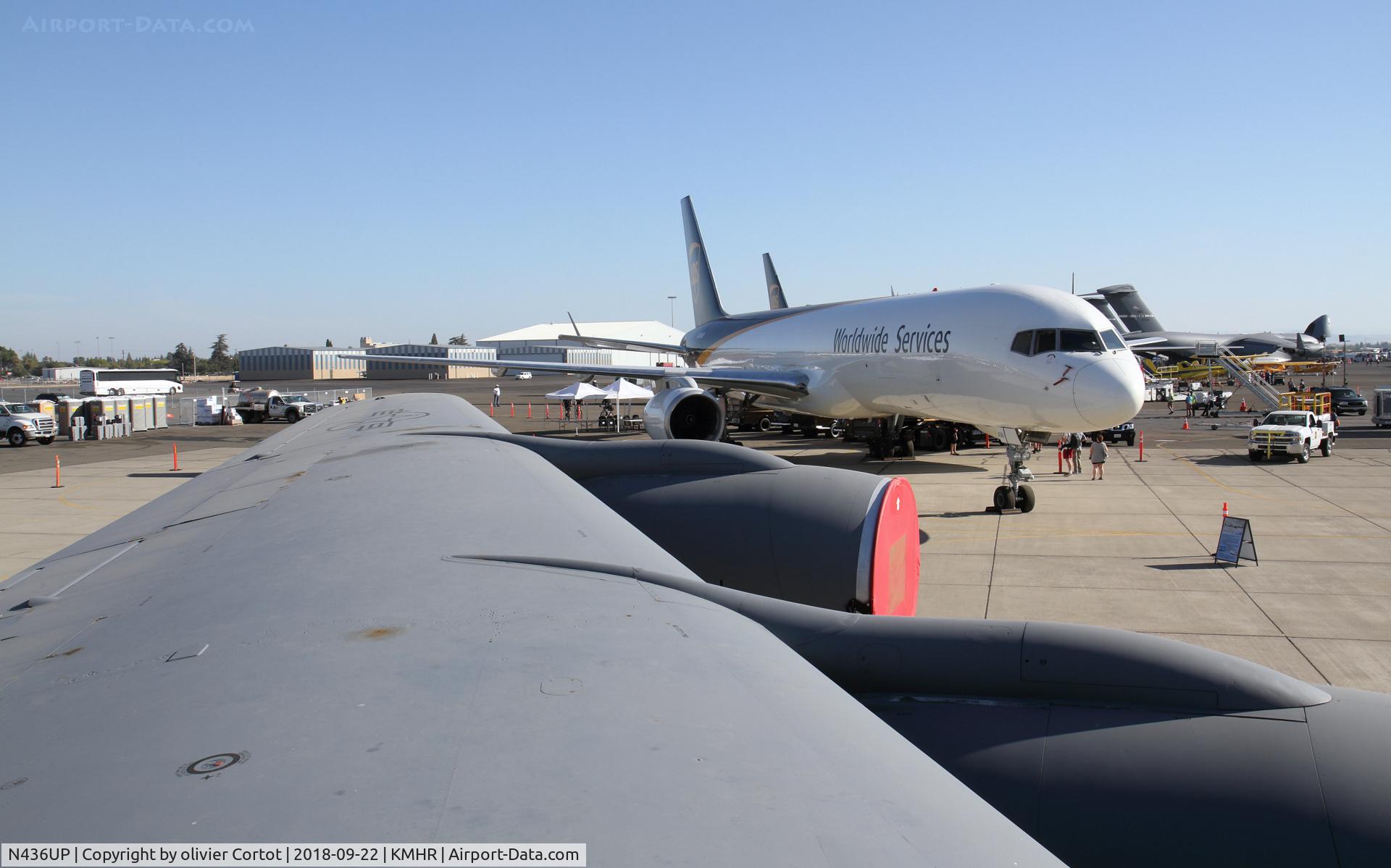N436UP, 1994 Boeing 757-24APF C/N 25467, taken from a KC-135
