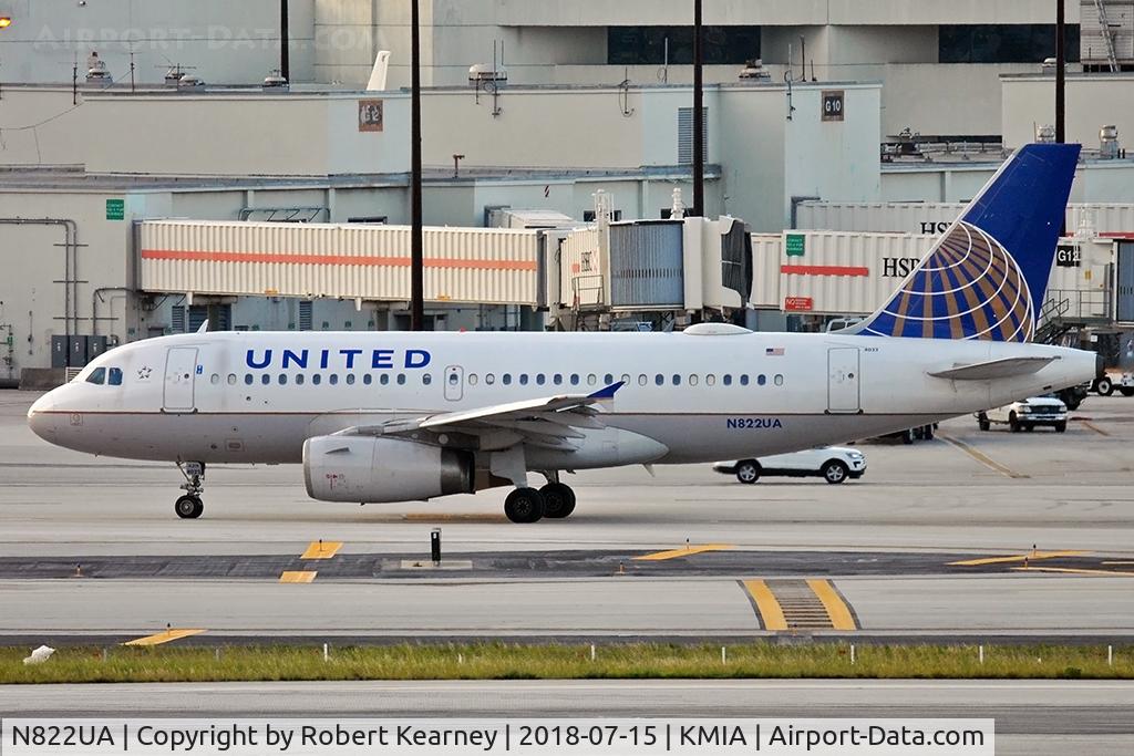 N822UA, 1998 Airbus A319-131 C/N 948, Taxiing out for departure