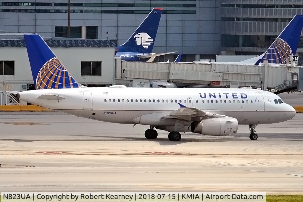 N823UA, 1998 Airbus A319-131 C/N 952, Taxiing in after arrival