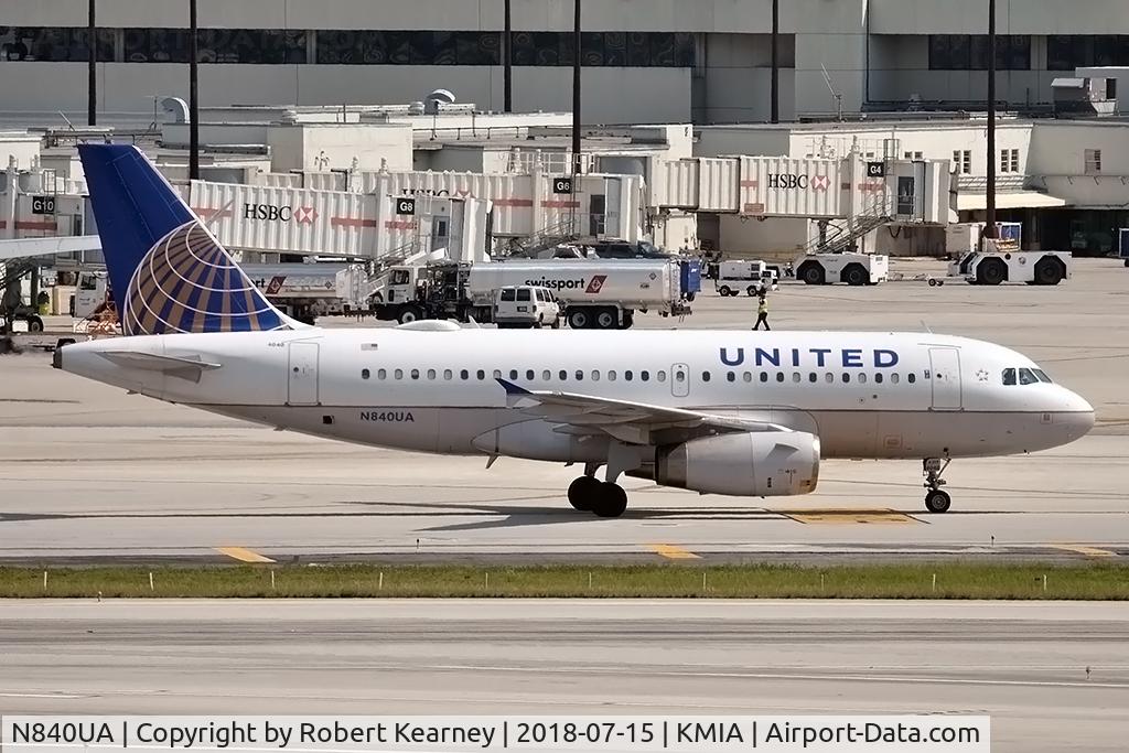 N840UA, 2001 Airbus A319-131 C/N 1522, Taxiing in after arrival