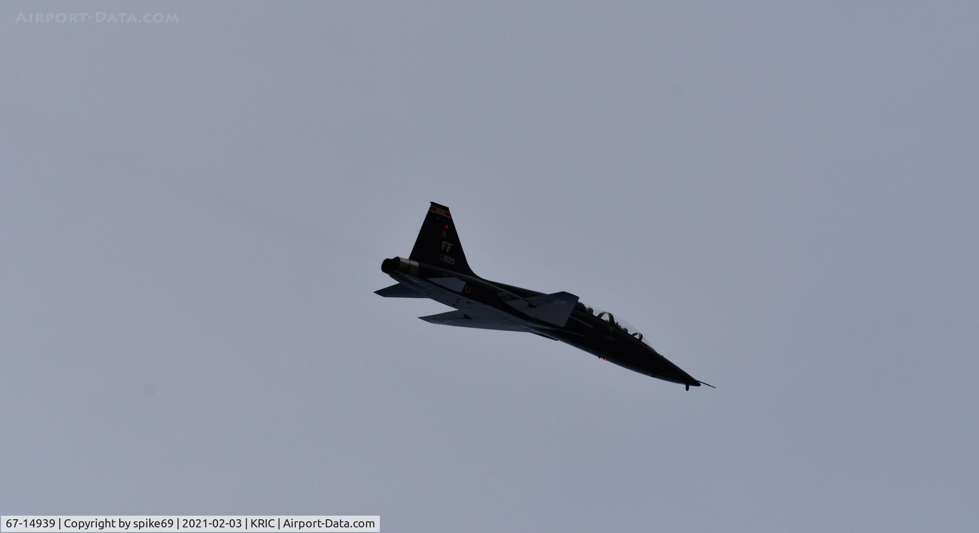 67-14939, 1967 Northrop T-38A Talon C/N T.6080, 71st FTS T-38 Talon departs KRIC.