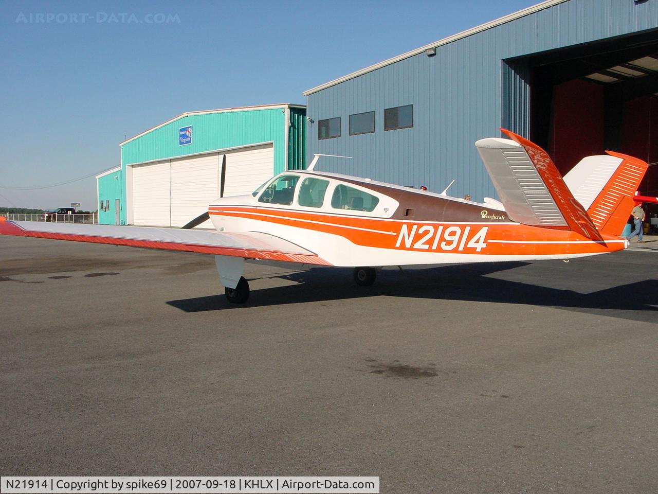 N21914, 1977 Beech V35B Bonanza C/N D-10078, Beech V35 at KHLX