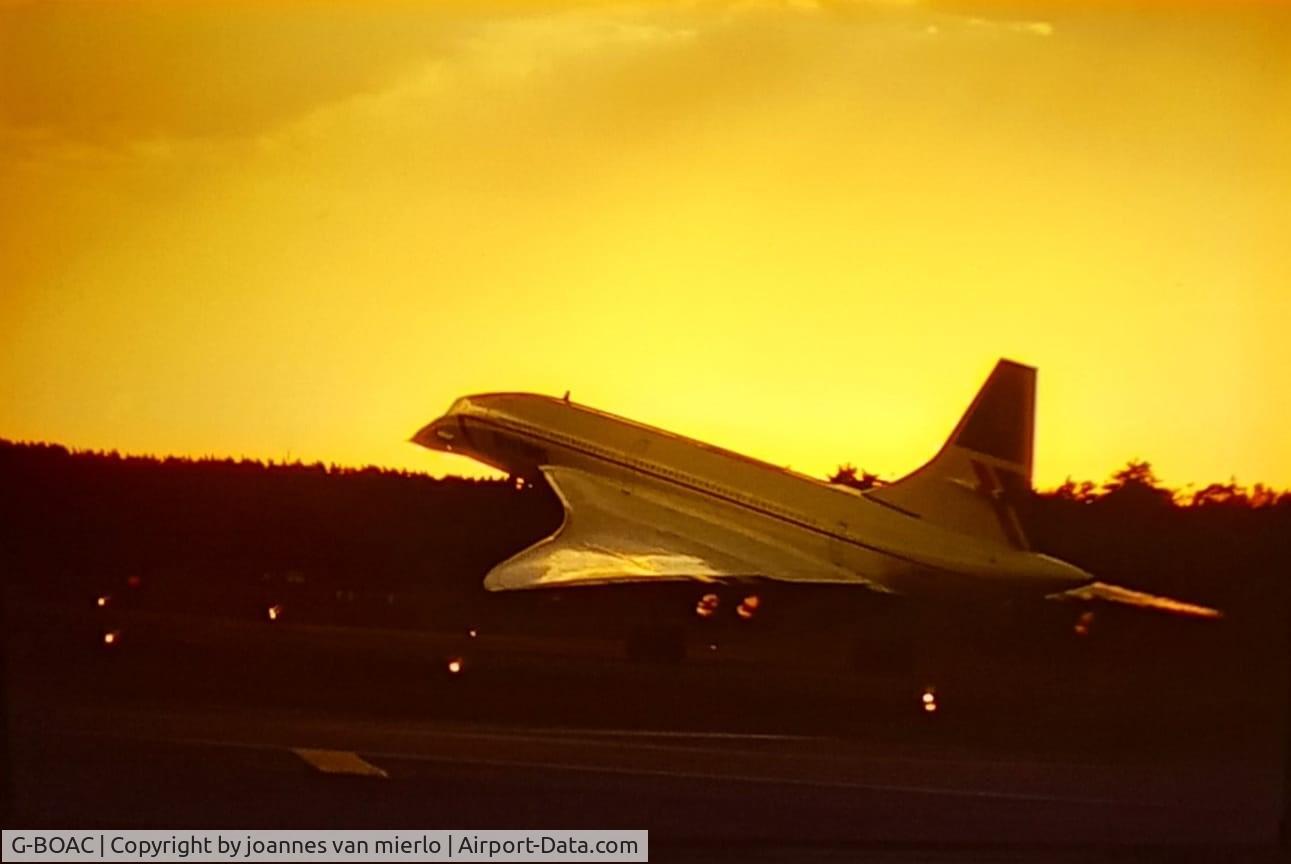 G-BOAC, 1975 Aerospatiale-BAC Concorde 1-102 C/N 100-004, Leaving Farnborough by sunset