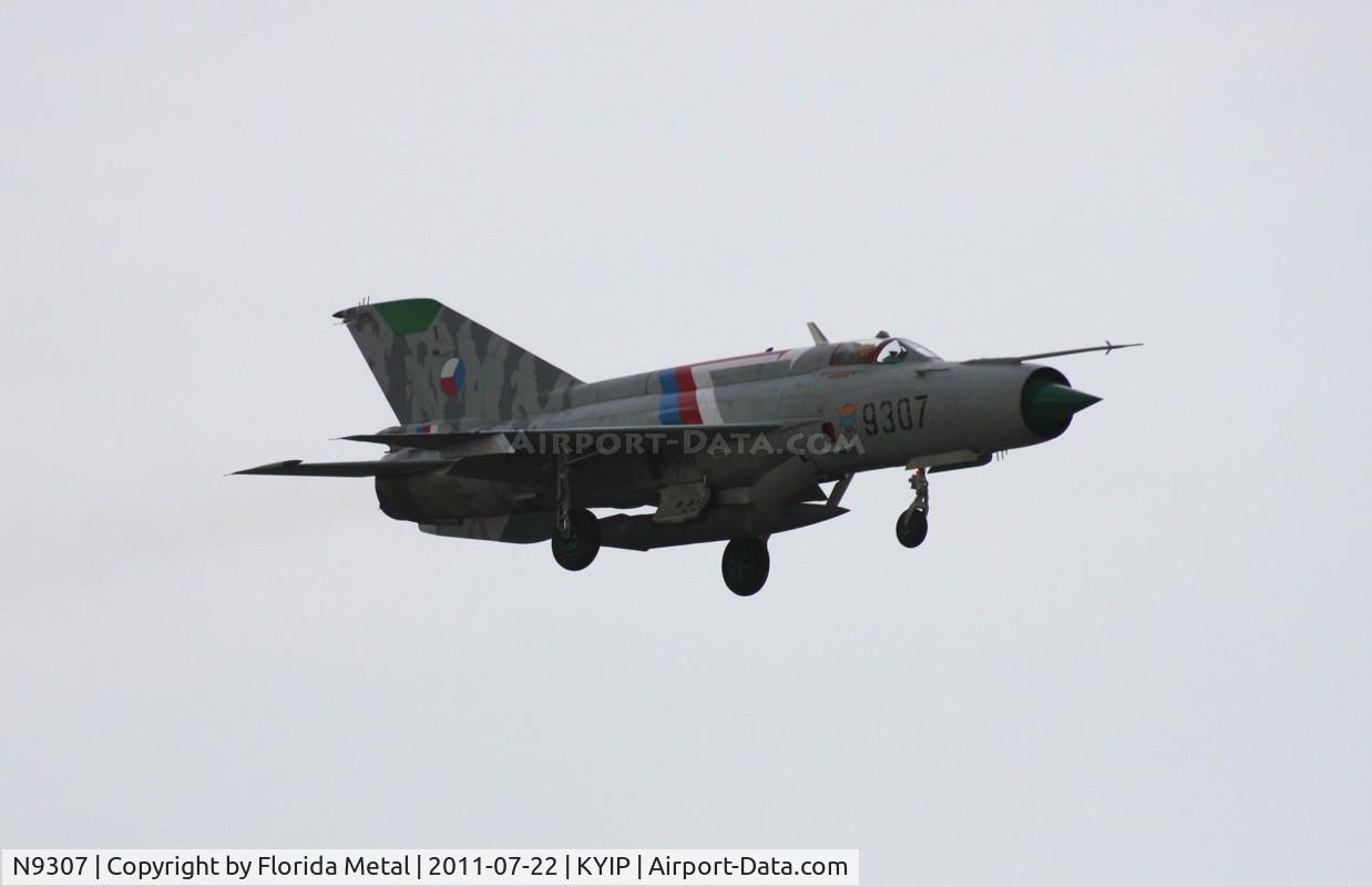 N9307, 1975 Mikoyan-Gurevich MiG-21MF C/N 96004307, TOM YIP 2011