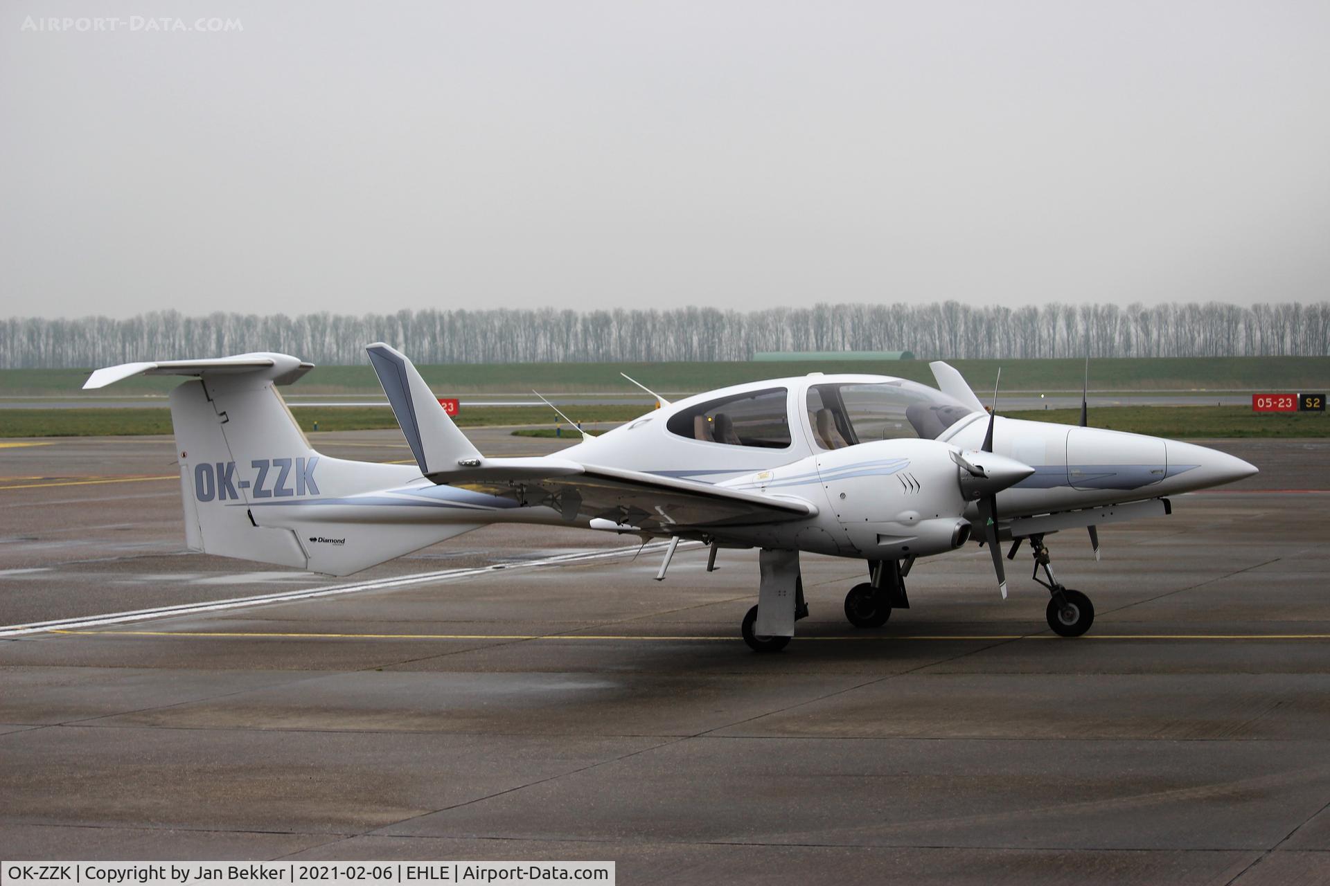 OK-ZZK, Diamond DA-42 Twin Star C/N 42.121, Lelystad Airport