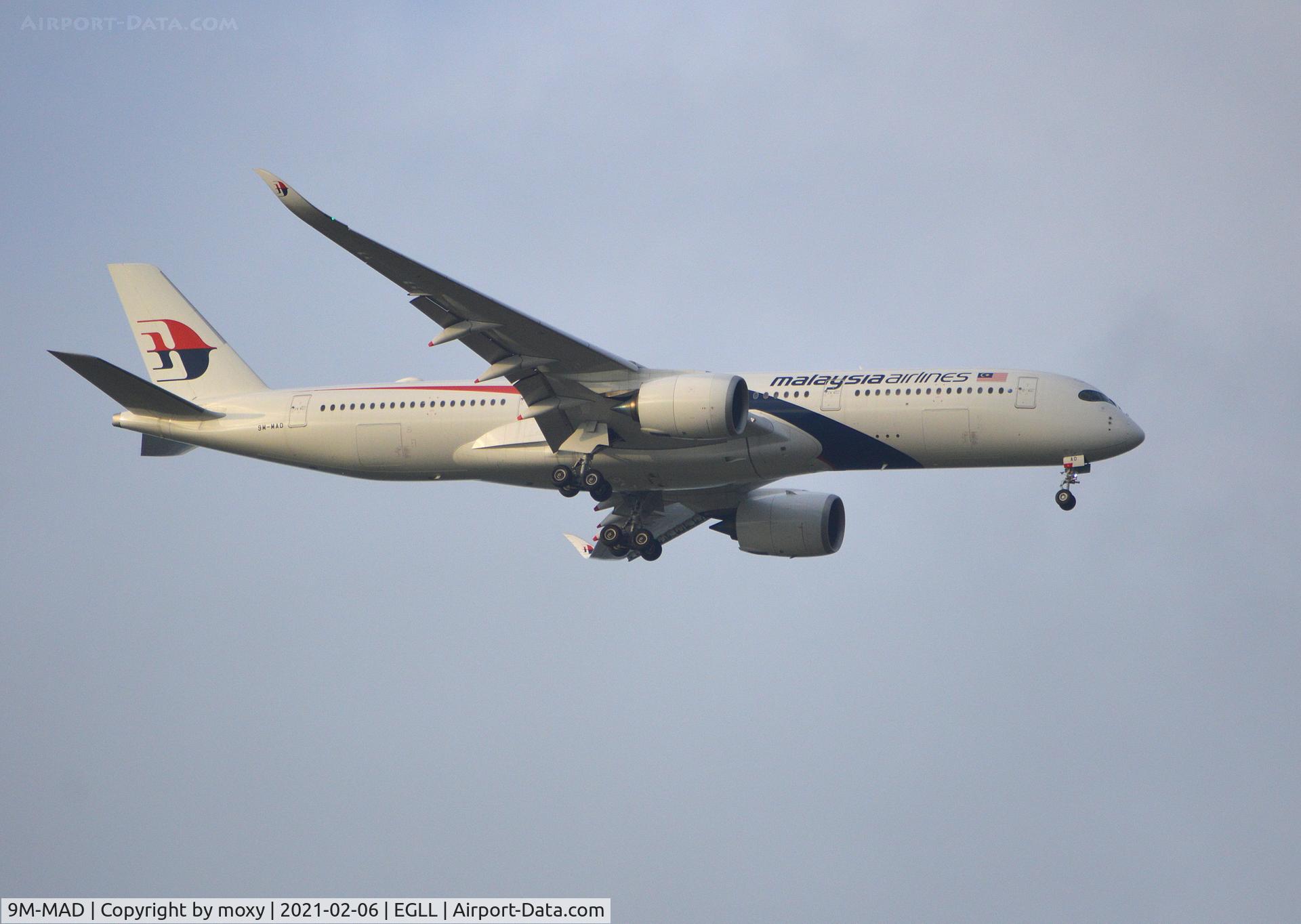 9M-MAD, 2018 Airbus A350-941 C/N 183, Airbus A350-941 on finals to runway 9R at London Heathrow.