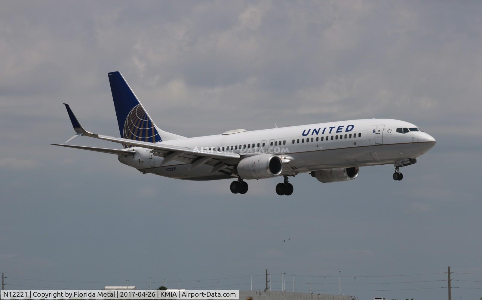 N12221, 1998 Boeing 737-824 C/N 28930, MIA spotting 2017