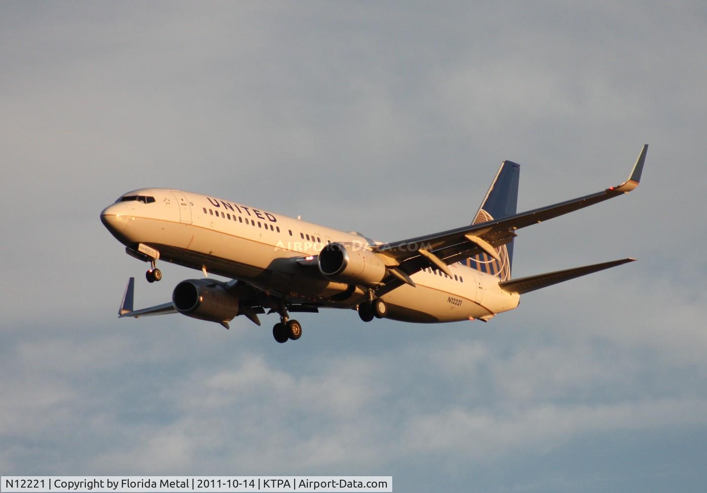 N12221, 1998 Boeing 737-824 C/N 28930, TPA spotting 2011