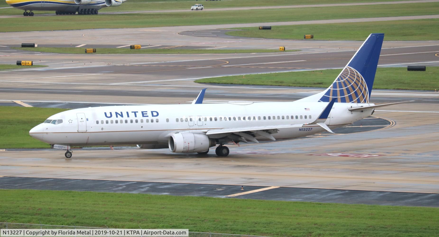 N13227, 1999 Boeing 737-824 C/N 28788, TPA spotting 2019
