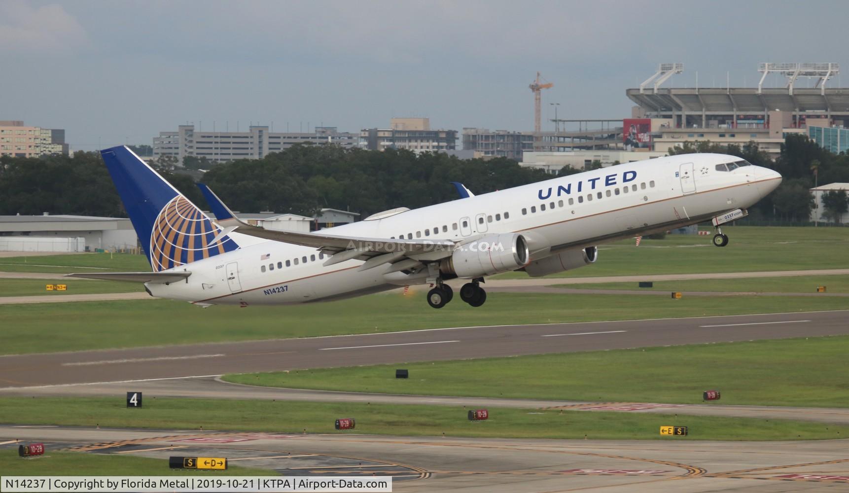 N14237, 1999 Boeing 737-824 C/N 28802, TPA spotting 2019