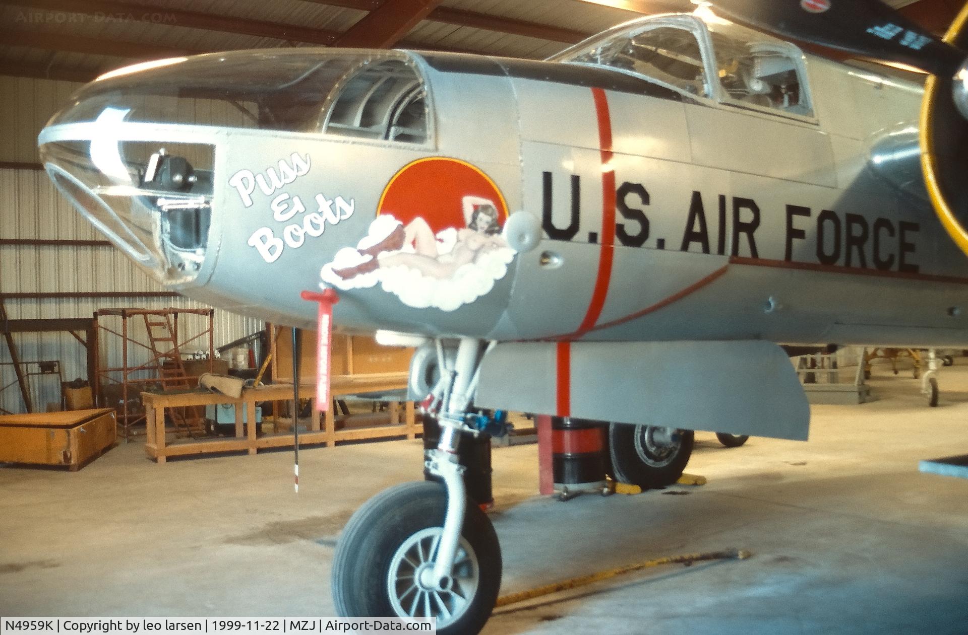 N4959K, 1944 Douglas A-26B Invader C/N 28028, Pinal Airpark airport 22.11.1999