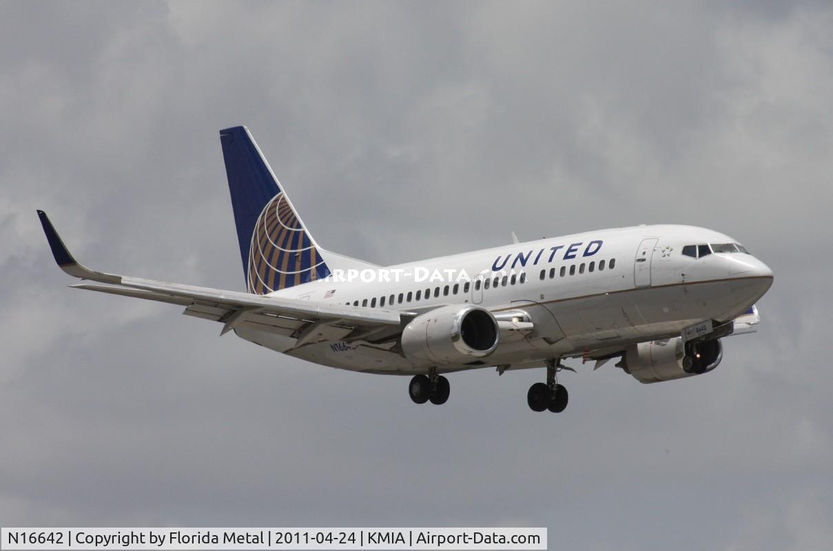 N16642, 1997 Boeing 737-524 C/N 28903, MIA spotting 2011