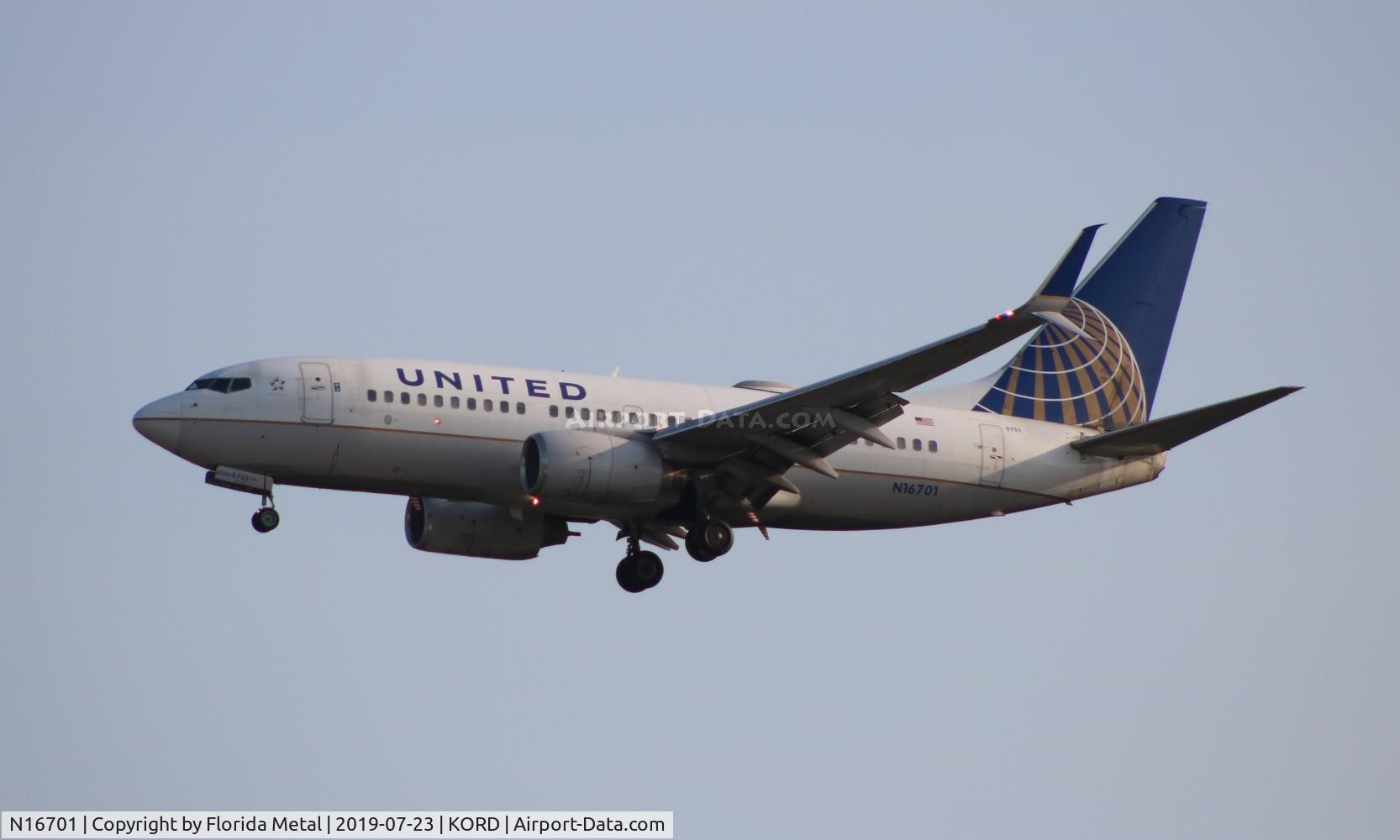 N16701, 1998 Boeing 737-724 C/N 28762, ORD spotting 2019