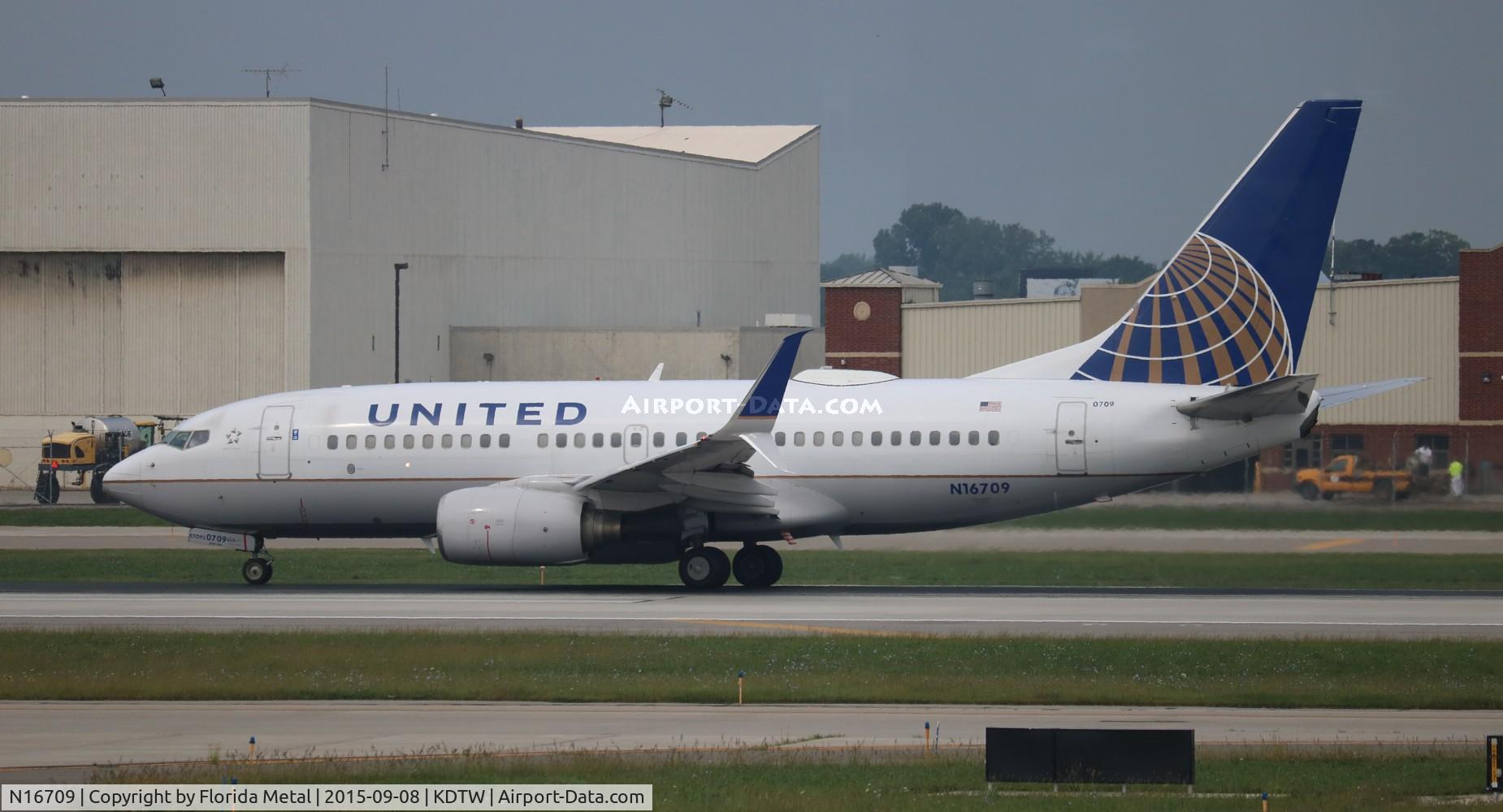 N16709, 1998 Boeing 737-724 C/N 28779, DTW spotting 2015