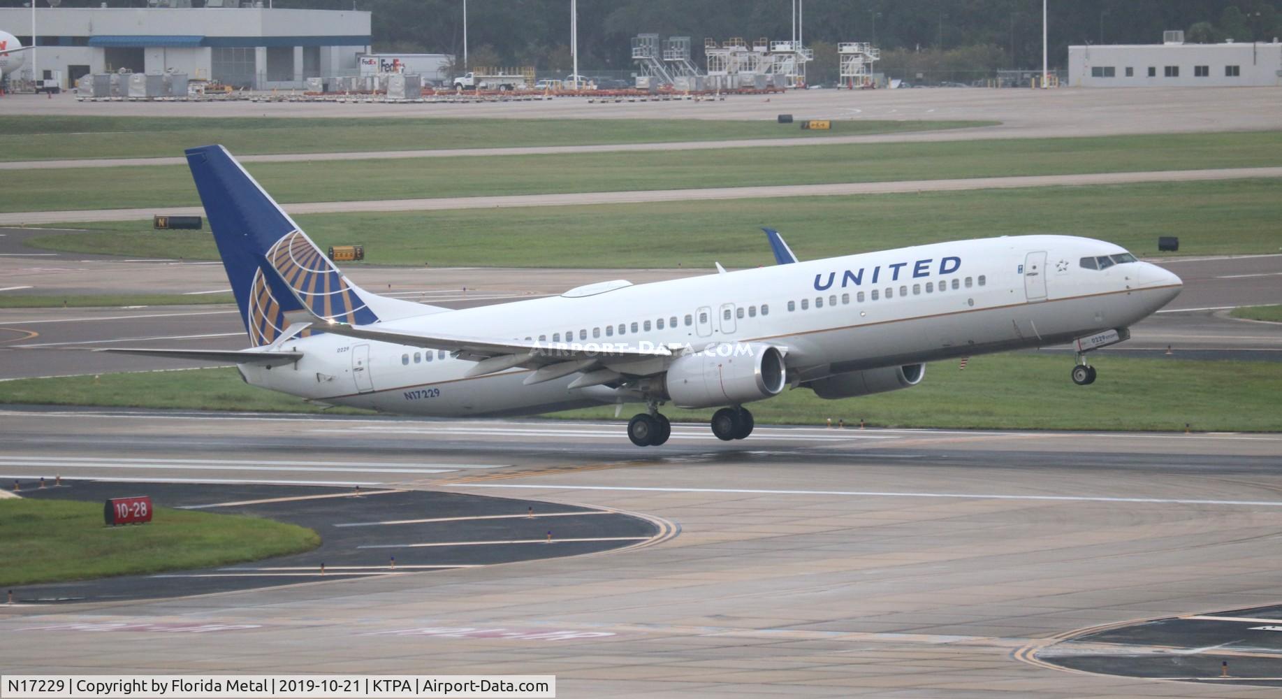 N17229, 1999 Boeing 737-824 C/N 28793, TPA spotting 2019