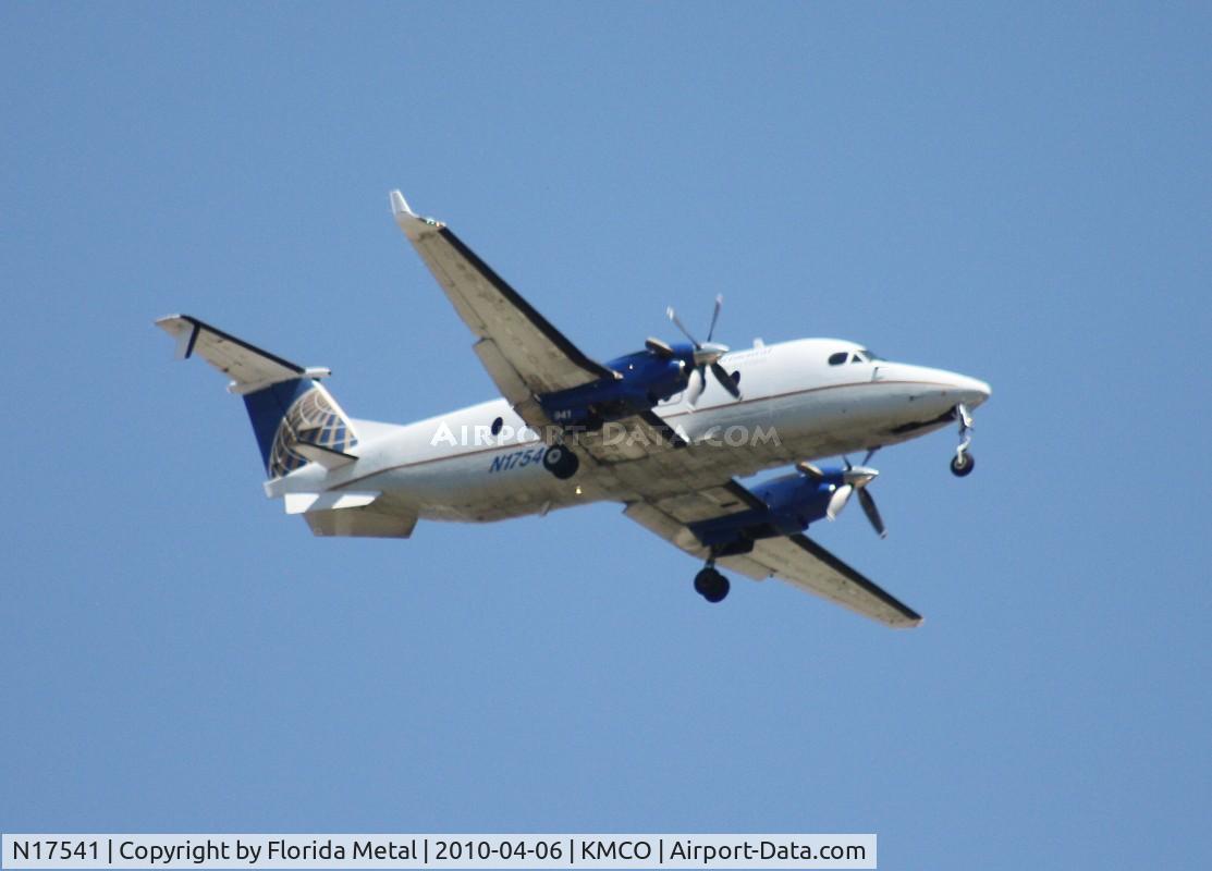 N17541, 1996 Beech 1900D C/N UE-203, MCO spotting 2010