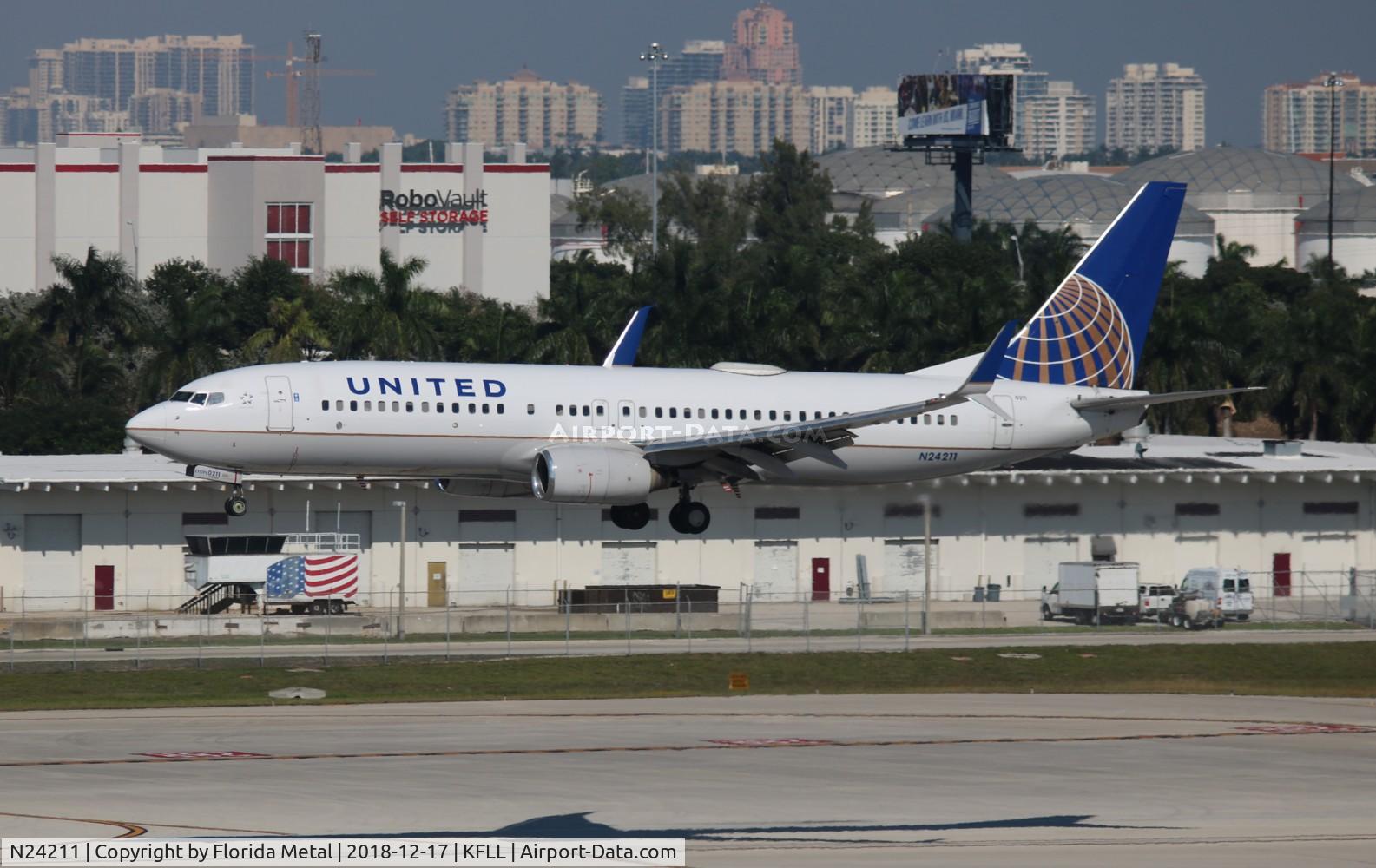 N24211, 1998 Boeing 737-824 C/N 28771, FLL spotting 2018