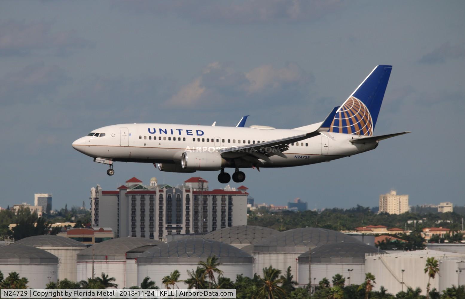 N24729, 1999 Boeing 737-724 C/N 28945, FLL spotting 2018