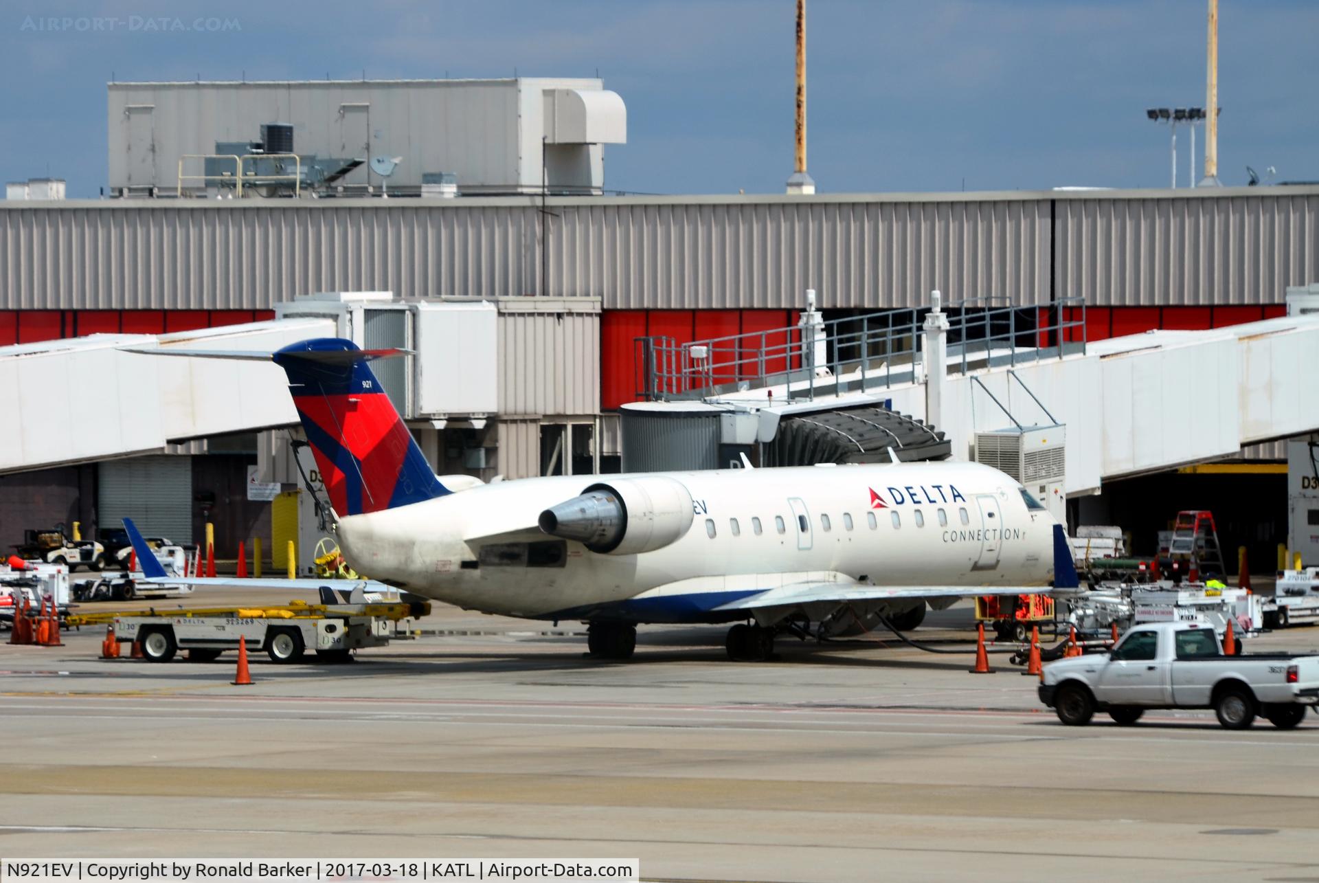 N921EV, 2003 Bombardier CRJ-200ER (CL-600-2B19) C/N 7819, At the gate Atlanta