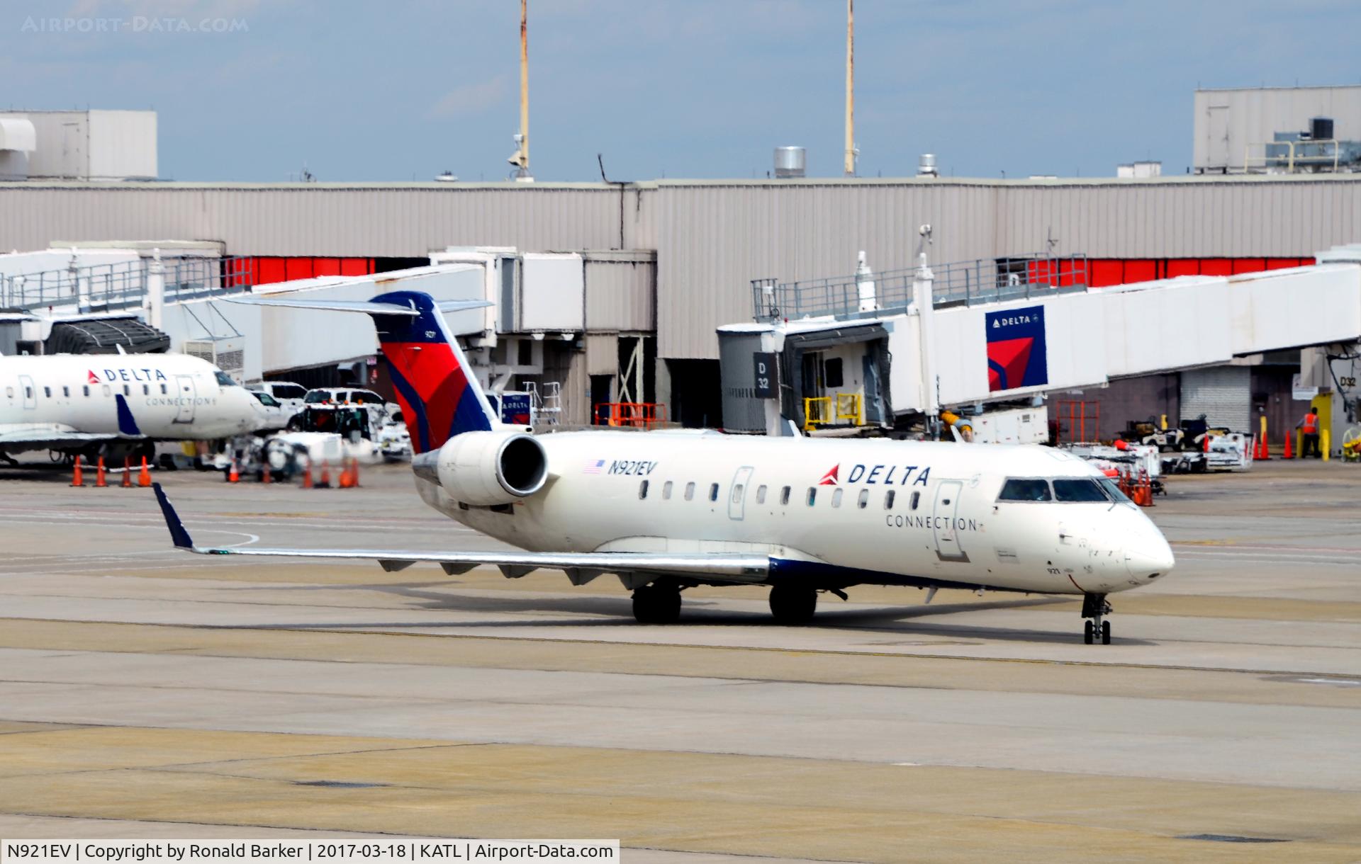 N921EV, 2003 Bombardier CRJ-200ER (CL-600-2B19) C/N 7819, Taxi for takeoff Atlanta