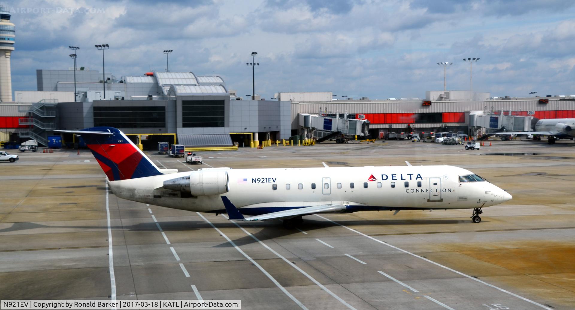N921EV, 2003 Bombardier CRJ-200ER (CL-600-2B19) C/N 7819, Taxi Atlanta
