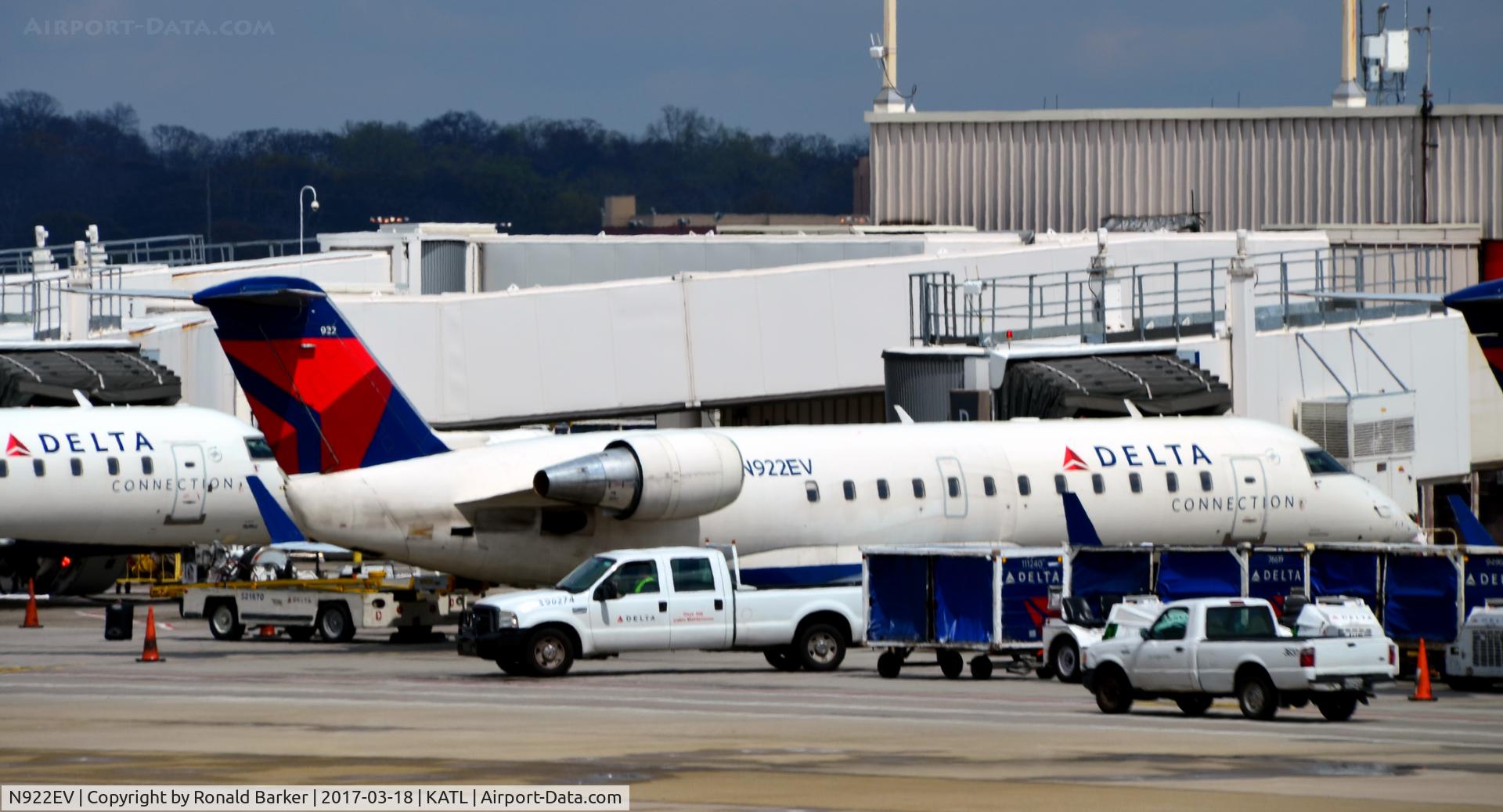 N922EV, 2003 Bombardier CRJ-200ER (CL-600-2B19) C/N 7822, At the gate Atlanta