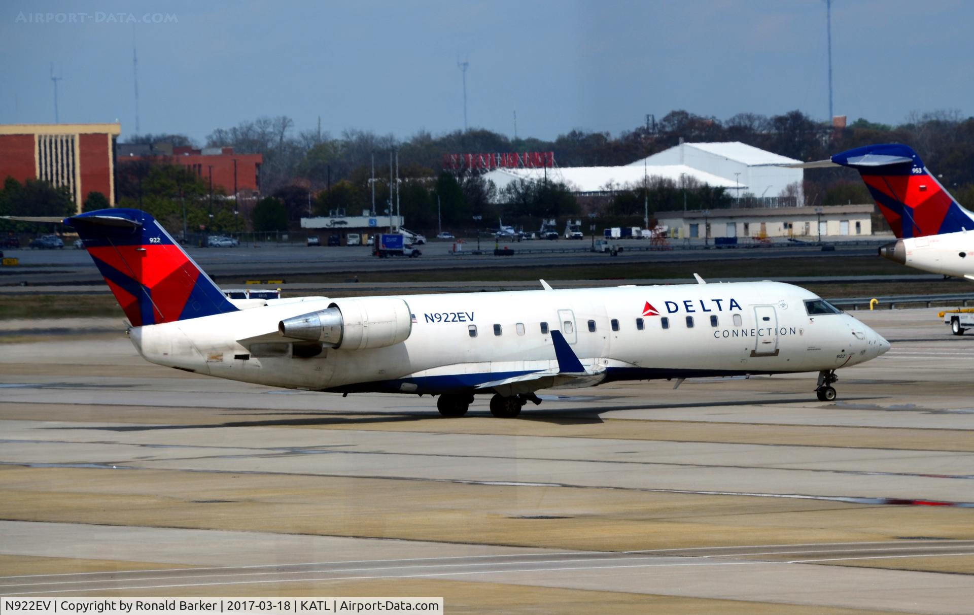 N922EV, 2003 Bombardier CRJ-200ER (CL-600-2B19) C/N 7822, Taxi Atlanta
