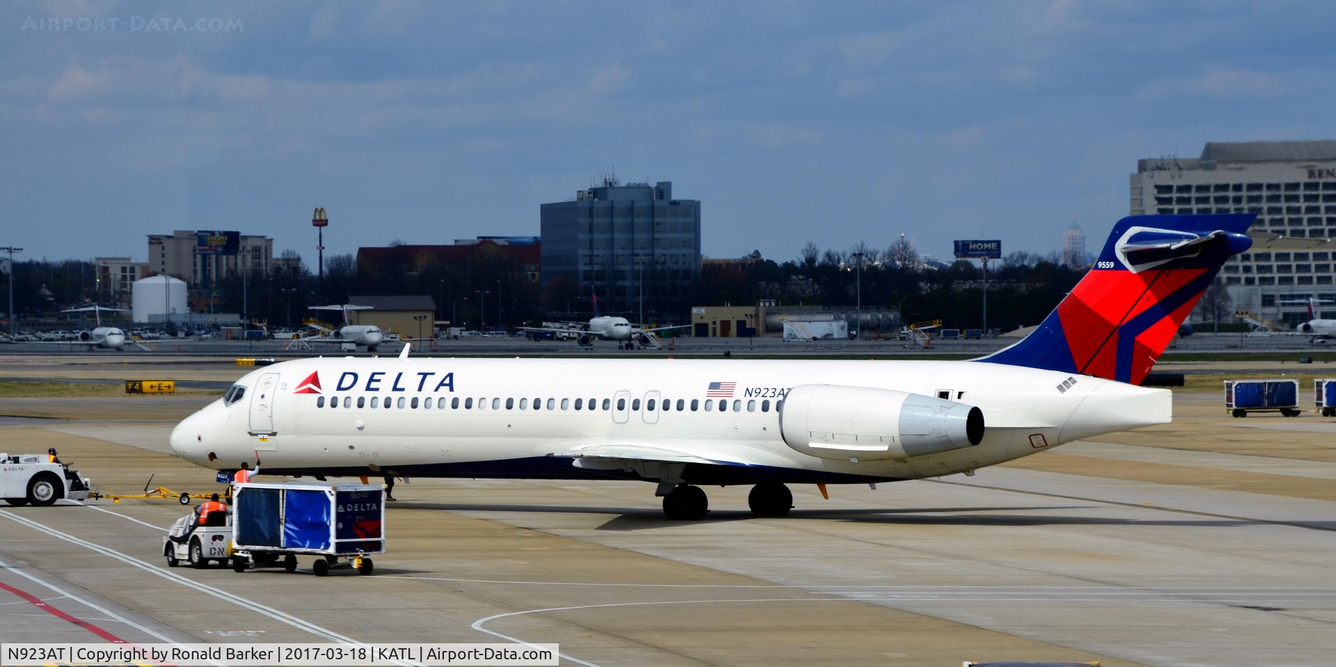 N923AT, 2005 Boeing 717-200 C/N 55051, Pushback Atlanta
