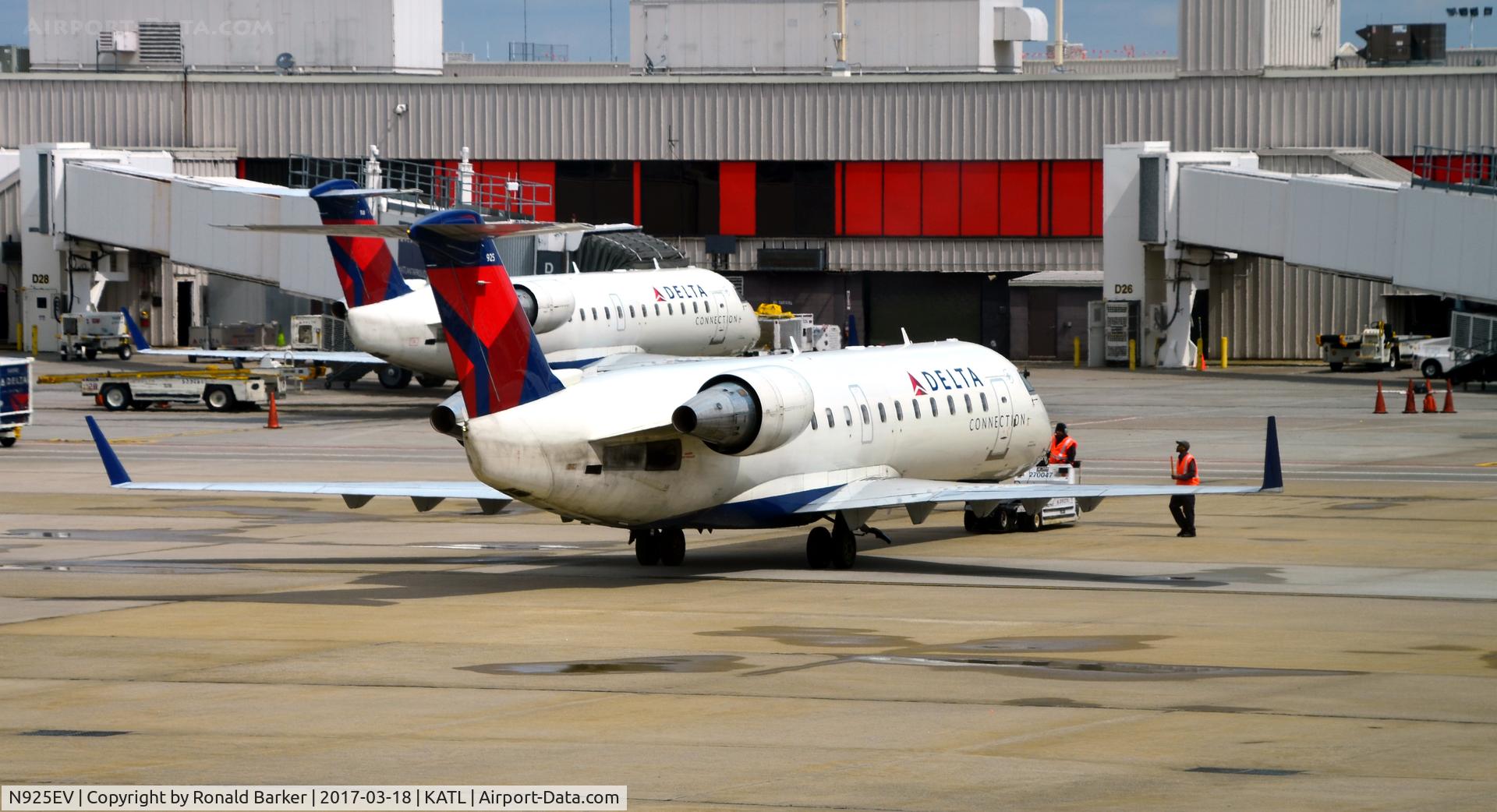 N925EV, 2003 Bombardier CRJ-200ER (CL-600-2B19) C/N 7831, Pushback Atlanta