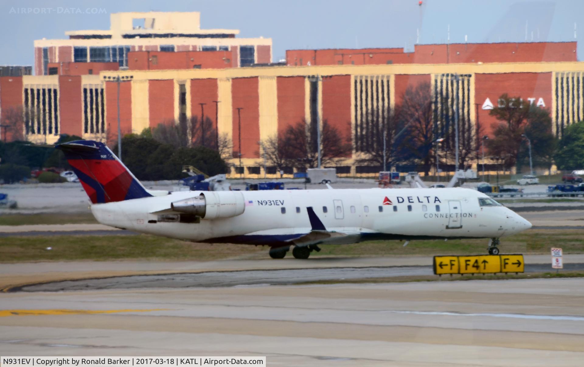 N931EV, 2005 Bombardier CRJ-200ER (CL-600-2B19) C/N 8015, Taxi Atlanta