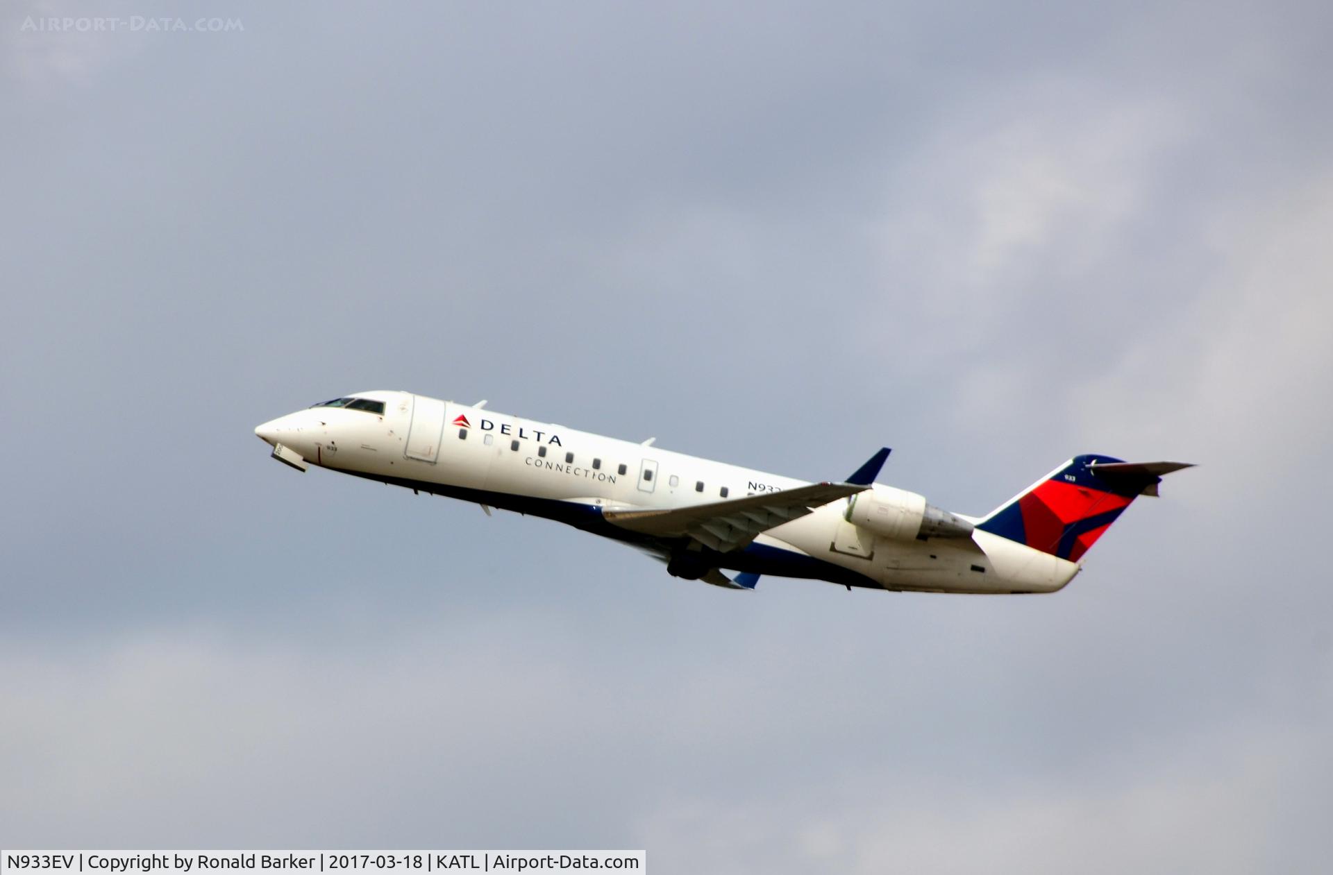N933EV, 2005 Canadair CRJ-200ER (CL-600-2B19) C/N 8022, Takeoff Atlanta