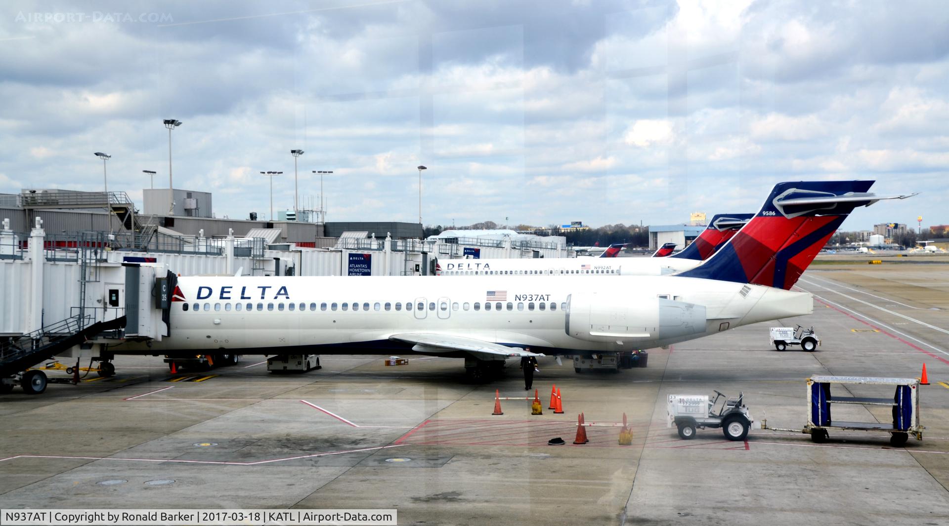 N937AT, 2001 Boeing 717-200 C/N 55091, Gate C35 Atlanta