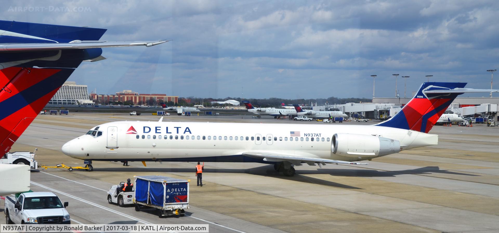 N937AT, 2001 Boeing 717-200 C/N 55091, Pushback Atlanta