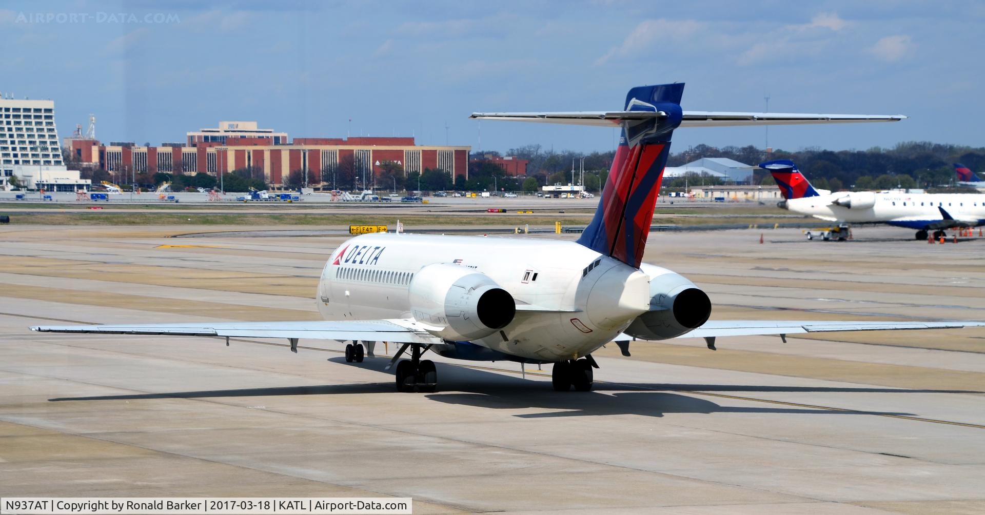 N937AT, 2001 Boeing 717-200 C/N 55091, Taxi Atlanta