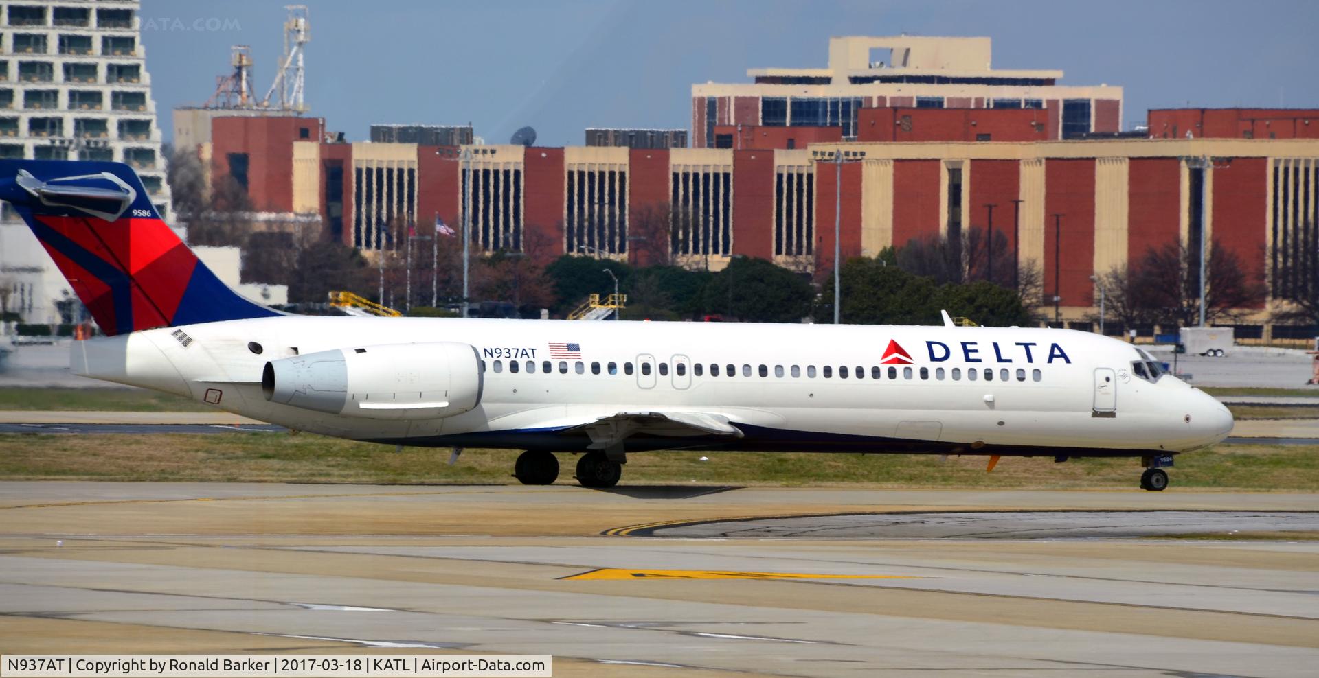 N937AT, 2001 Boeing 717-200 C/N 55091, Taxi for takeoff Atlanta