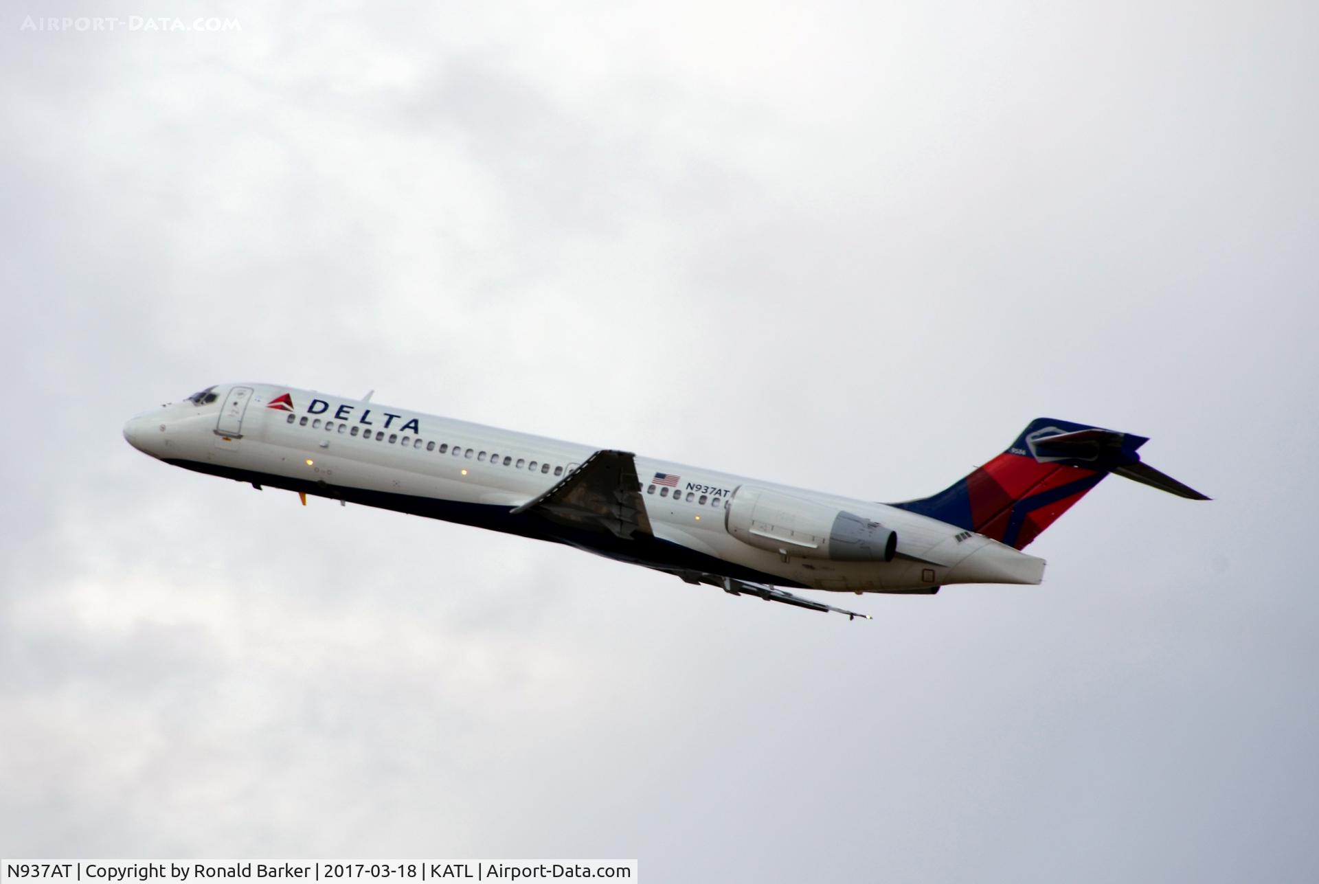 N937AT, 2001 Boeing 717-200 C/N 55091, Takeoff Atlanta