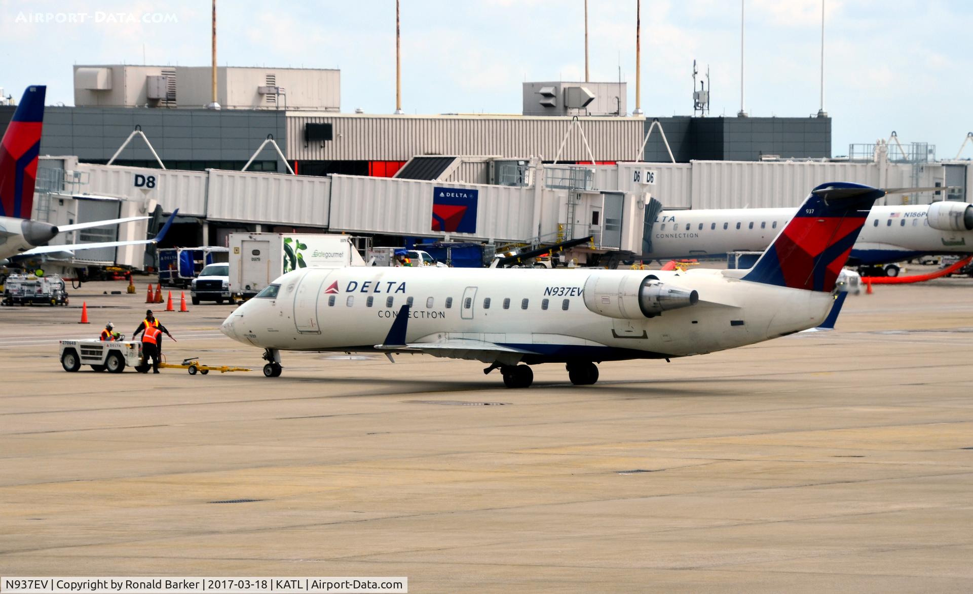 N937EV, 2005 Bombardier CRJ-200ER (CL-600-2B19) C/N 8042, Pushback Atlanta