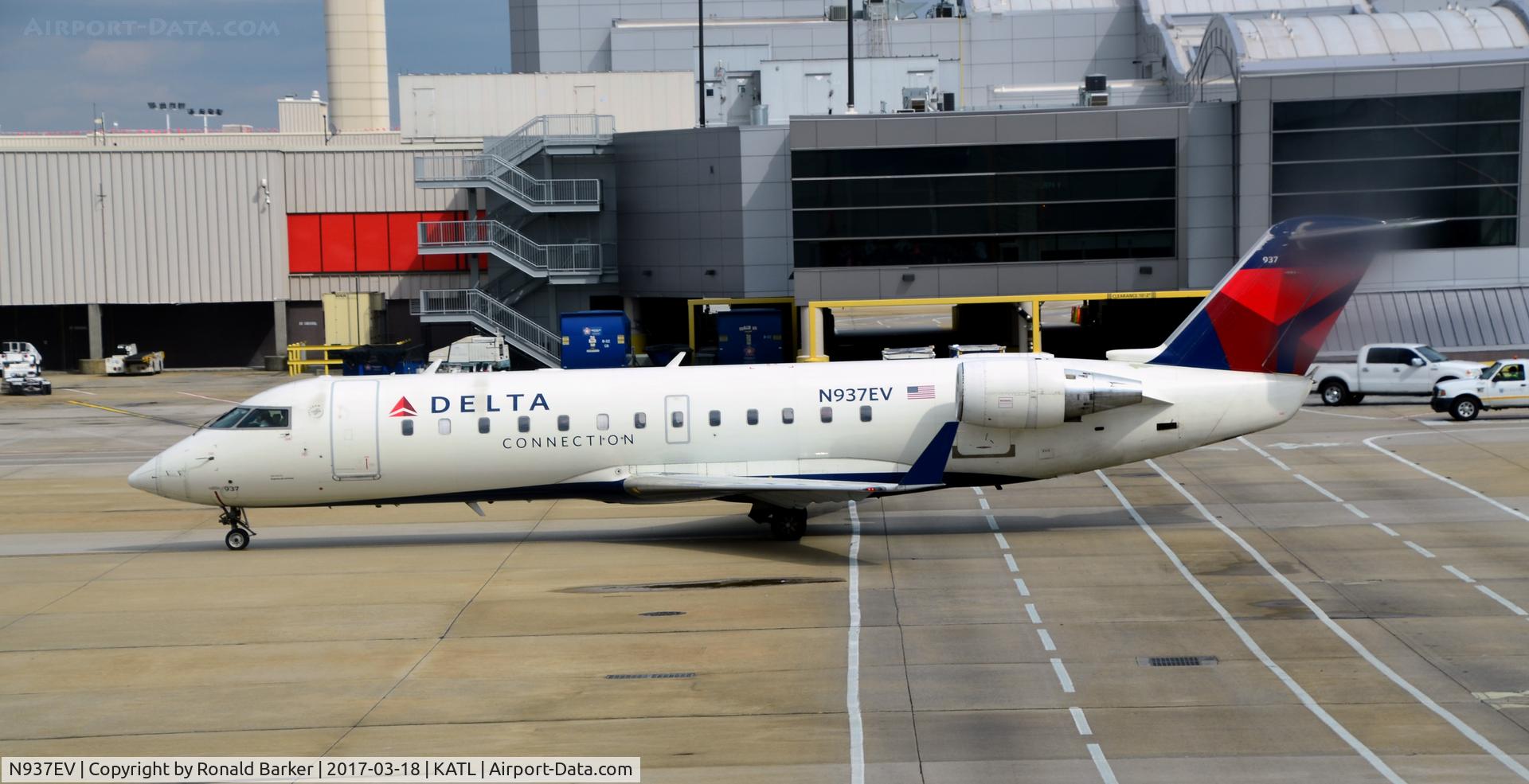 N937EV, 2005 Bombardier CRJ-200ER (CL-600-2B19) C/N 8042, Taxi Atlanta