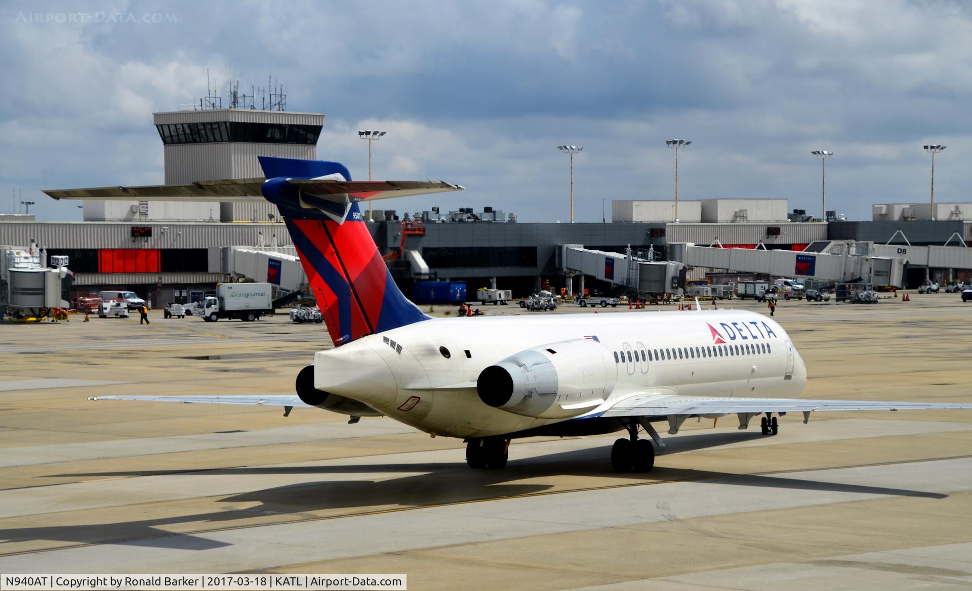 N940AT, 1999 Boeing 717-2BD C/N 55004, Taxi Atlanta