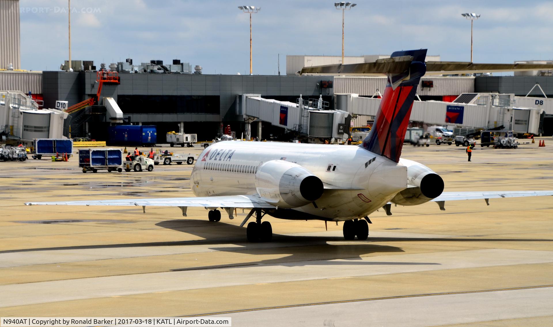 N940AT, 1999 Boeing 717-2BD C/N 55004, Taxi to gate Atlanta