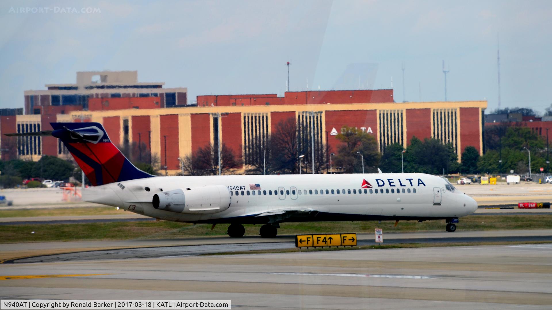 N940AT, 1999 Boeing 717-2BD C/N 55004, Taxi for takeoff Atlanta