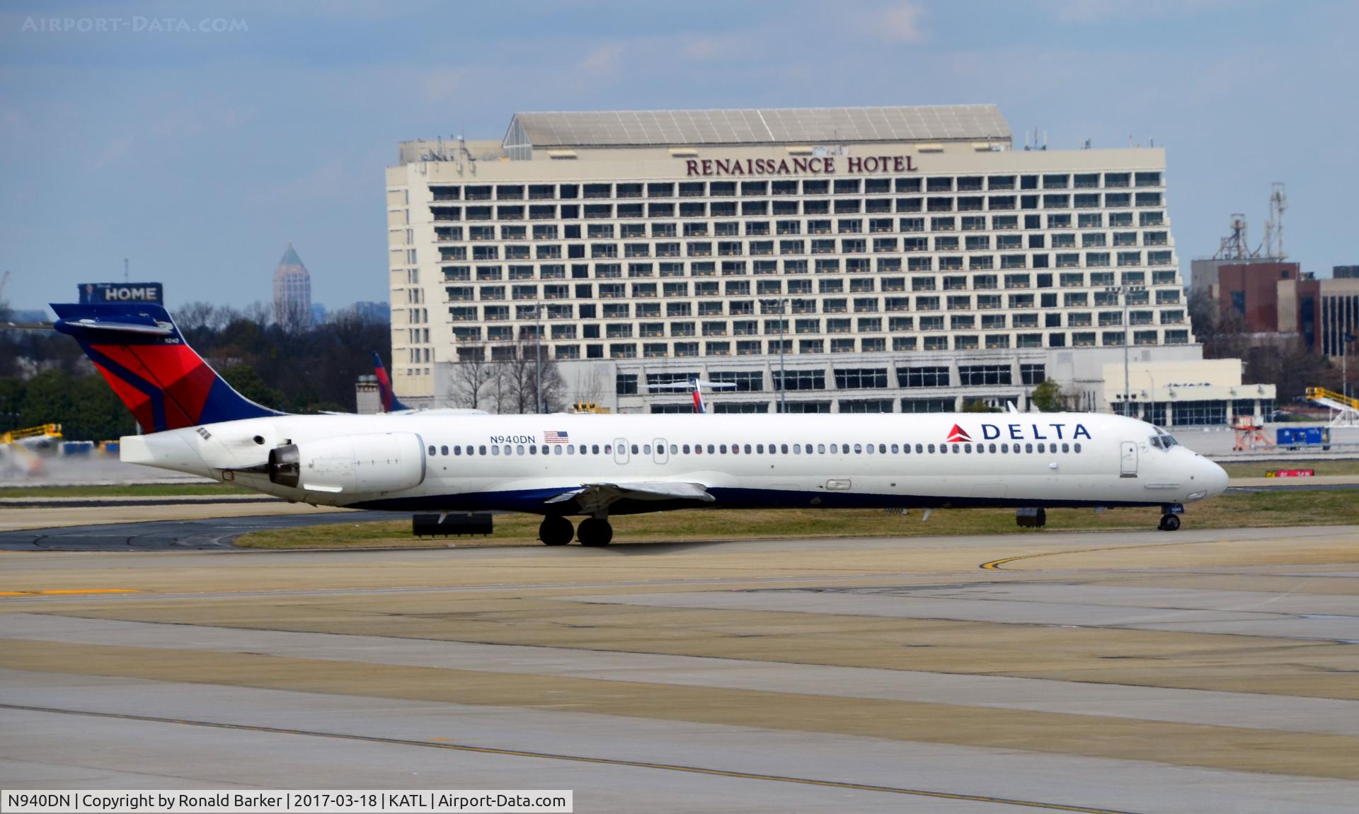 N940DN, 1997 McDonnell Douglas MD-90-30 C/N 53359, Taxi Atlanta