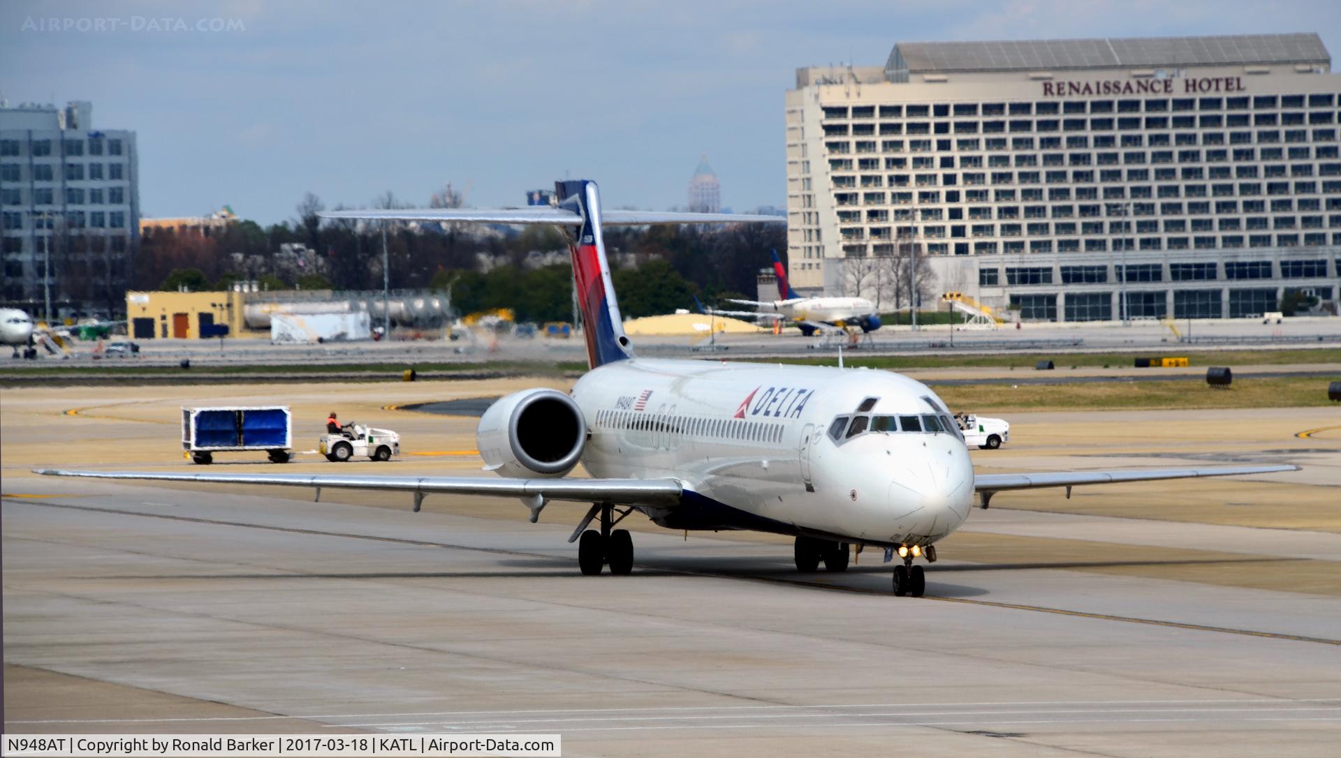 N948AT, 1999 Boeing 717-200 C/N 55011, Taxi Atlanta