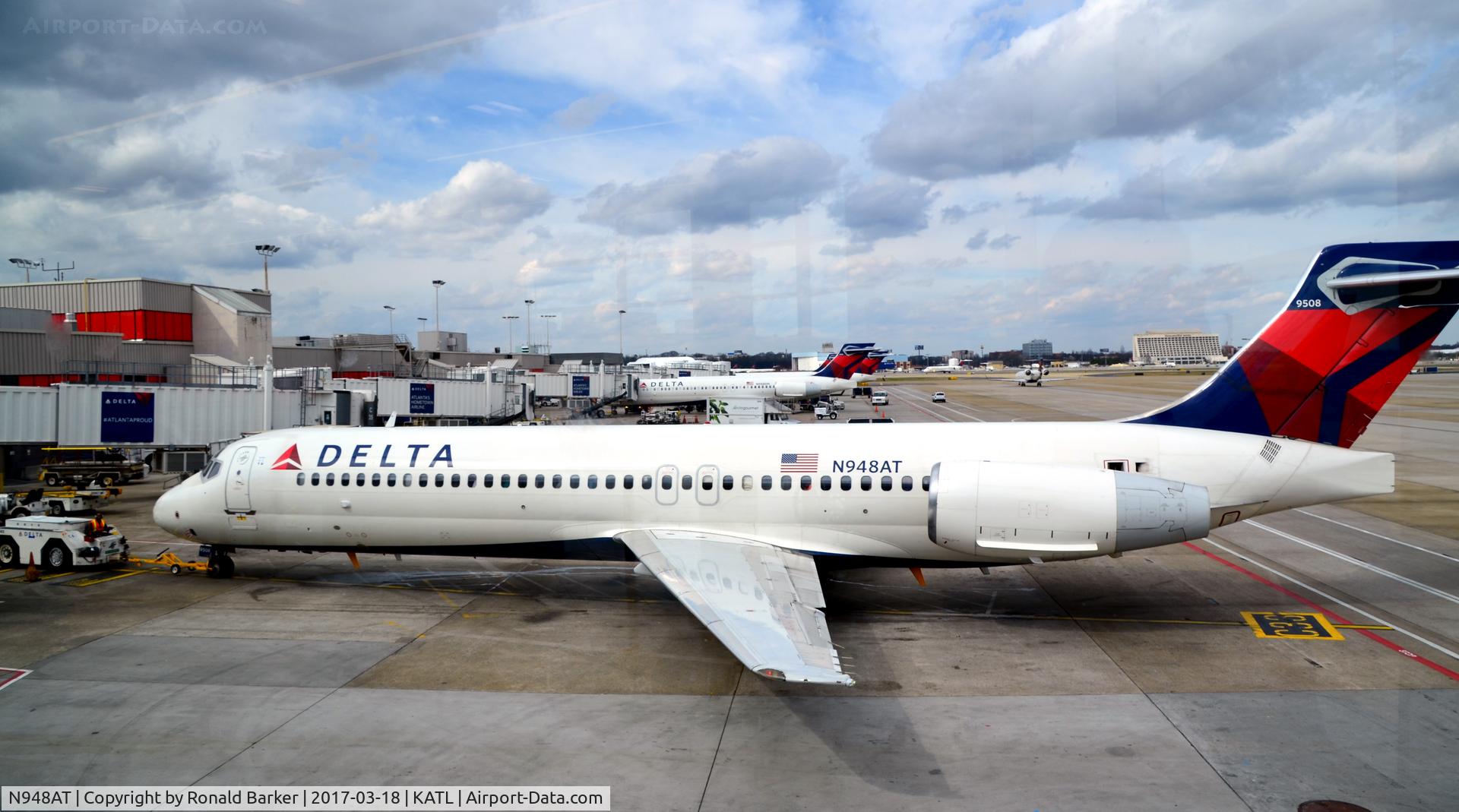 N948AT, 1999 Boeing 717-200 C/N 55011, Pushback from gate C33 Atlanta