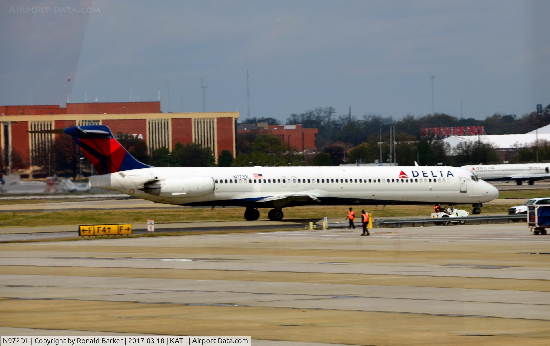 N972DL, 1991 McDonnell Douglas MD-88 C/N 53215, Taxi for takeoff Atlanta