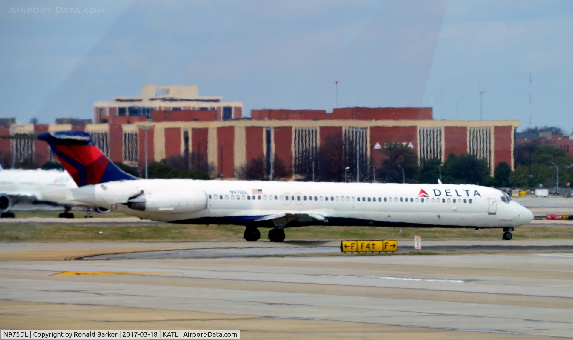 N975DL, 1991 McDonnell Douglas MD-88 C/N 53243, Taxi for takeoff Atlanta
