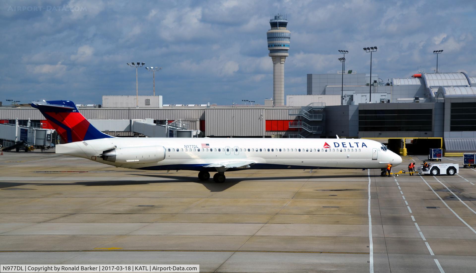 N977DL, 1991 McDonnell Douglas MD-88 C/N 53258, Pushback Atlanta